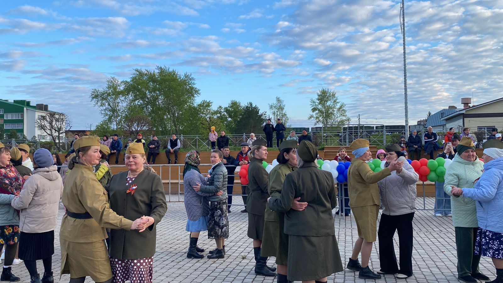Память, музыка и единство: В Кукморе прошли торжества в честь 80-летия Победы (фоторепортаж)