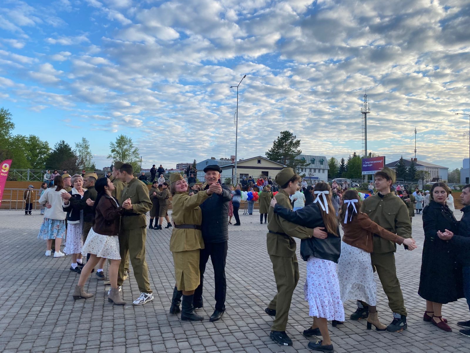 Память, музыка и единство: В Кукморе прошли торжества в честь 80-летия Победы (фоторепортаж)