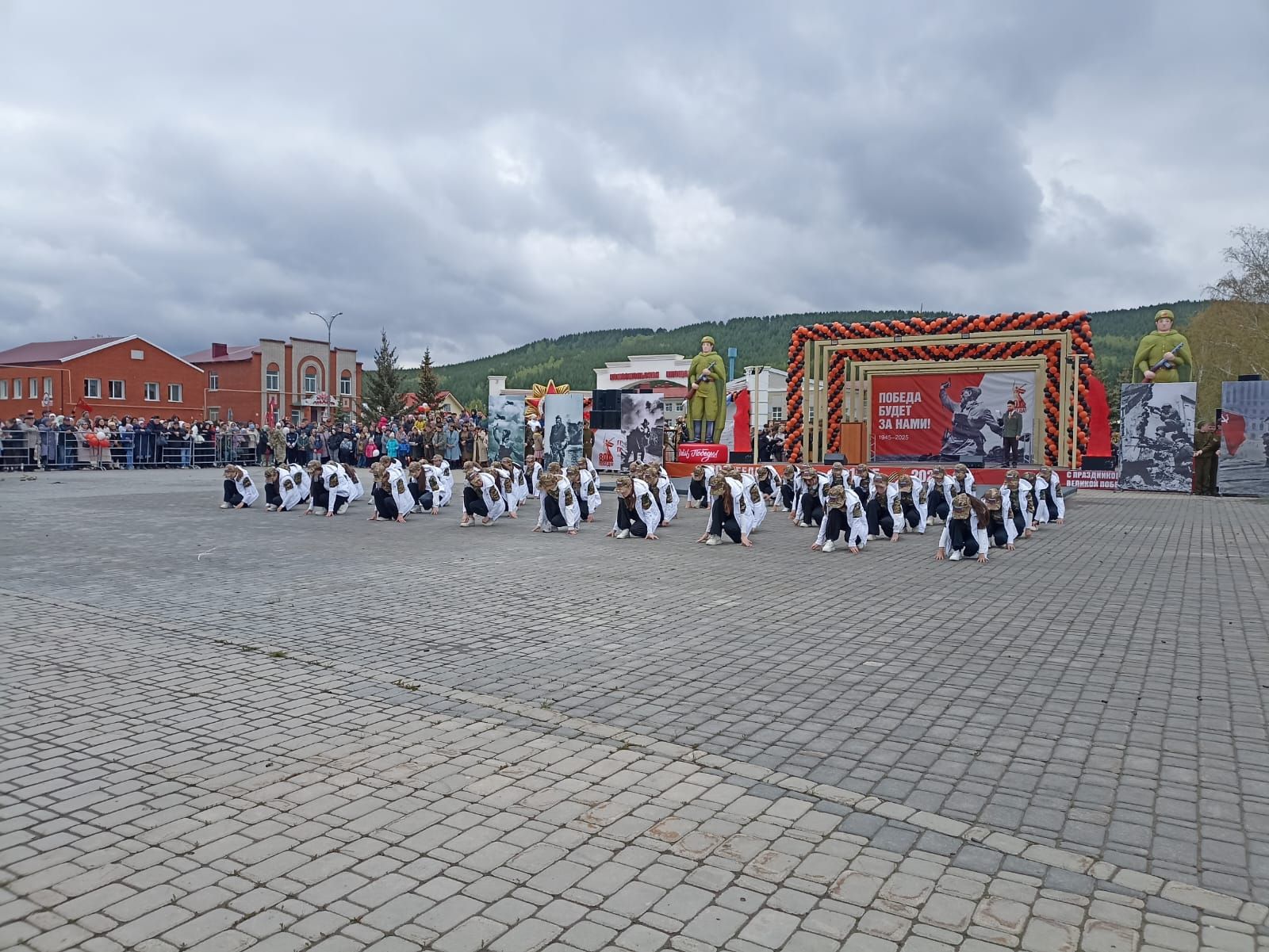 Память, музыка и единство: В Кукморе прошли торжества в честь 80-летия Победы (фоторепортаж)