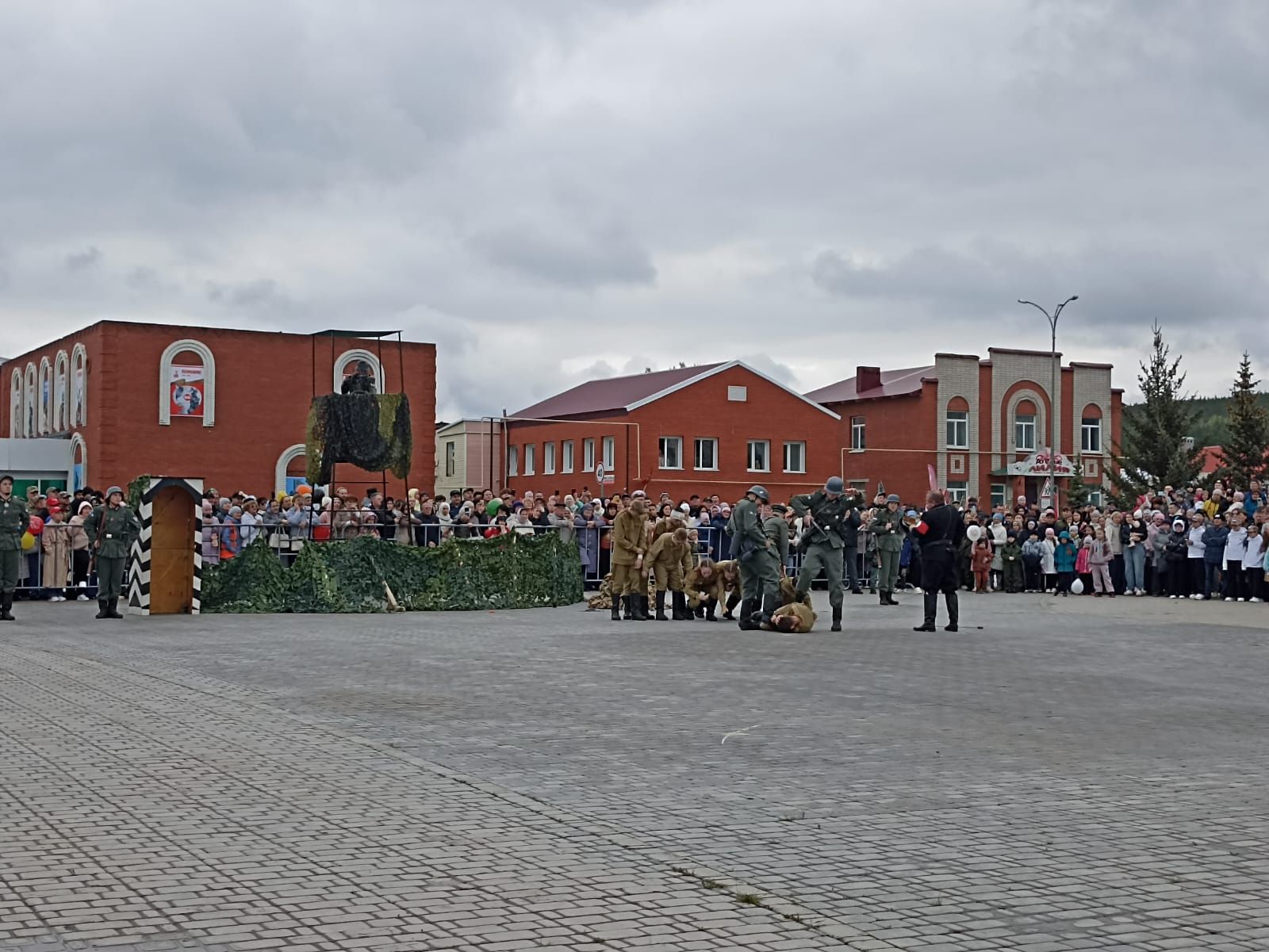 Память, музыка и единство: В Кукморе прошли торжества в честь 80-летия Победы (фоторепортаж)