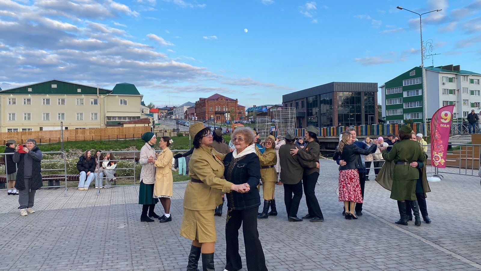 Память, музыка и единство: В Кукморе прошли торжества в честь 80-летия Победы (фоторепортаж)