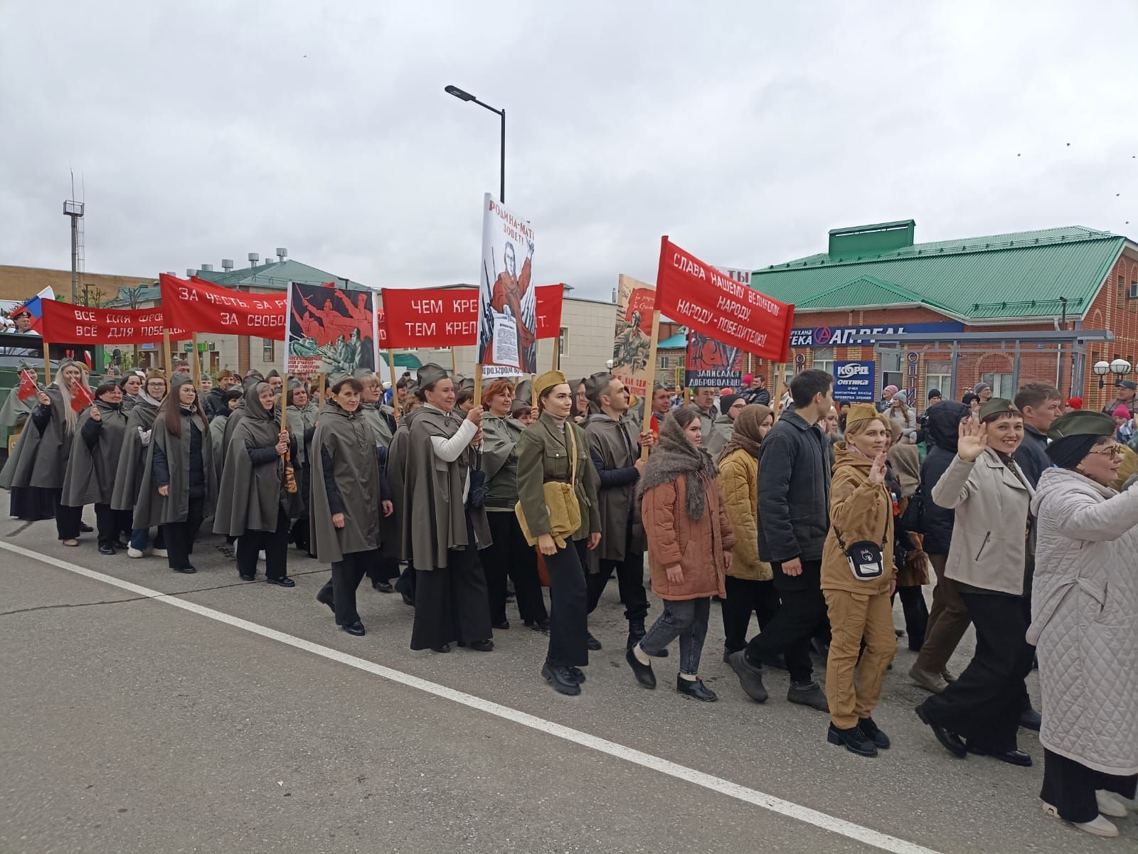 Память, музыка и единство: В Кукморе прошли торжества в честь 80-летия Победы (фоторепортаж)