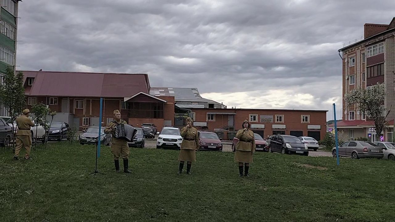 Память, музыка и единство: В Кукморе прошли торжества в честь 80-летия Победы (фоторепортаж)
