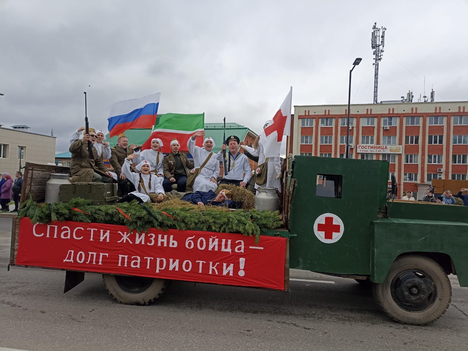 Память, музыка и единство: В Кукморе прошли торжества в честь 80-летия Победы (фоторепортаж)