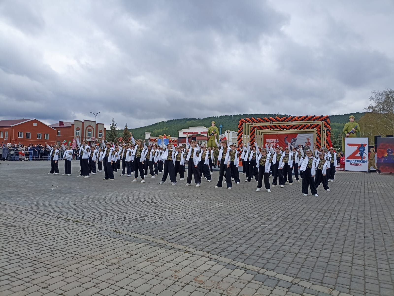 Память, музыка и единство: В Кукморе прошли торжества в честь 80-летия Победы (фоторепортаж)