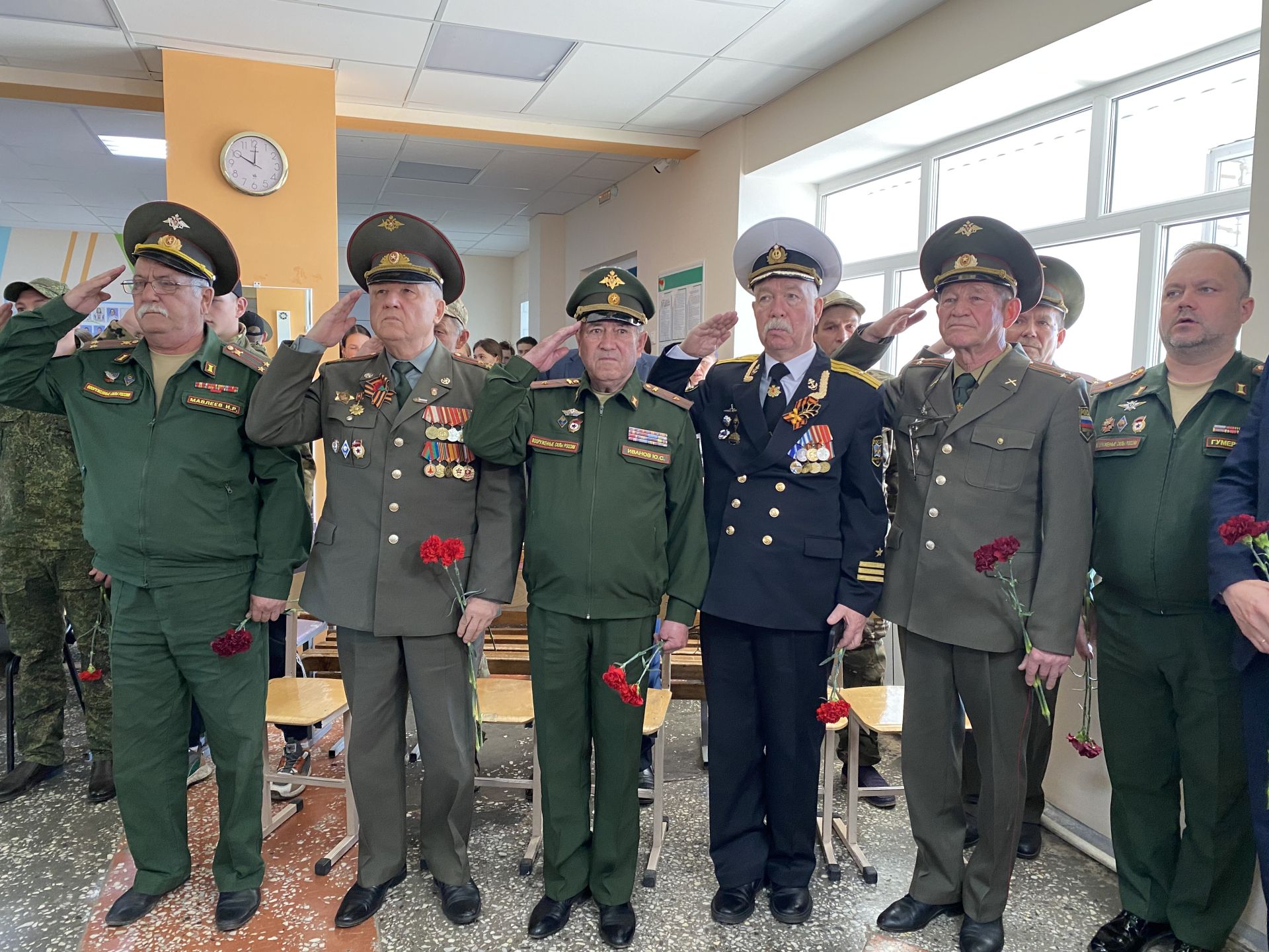Махсус хәрби операциядә һәлак булган геройлар истәлегенә Кукмараның 4нче урта мәктәптә мемориаль такталар һәм Герой партасы ачылды