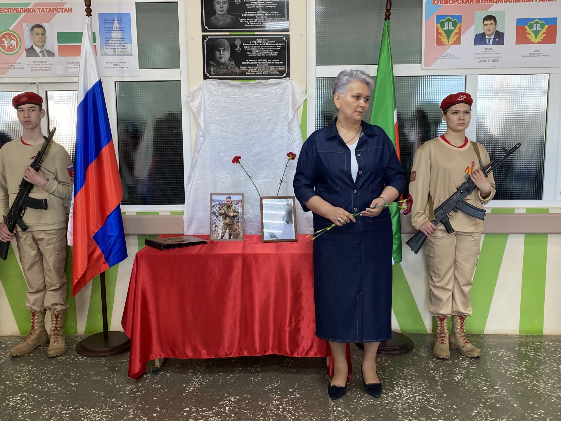 Махсус хәрби операциядә һәлак булган геройлар истәлегенә Кукмараның 4нче урта мәктәптә мемориаль такталар һәм Герой партасы ачылды