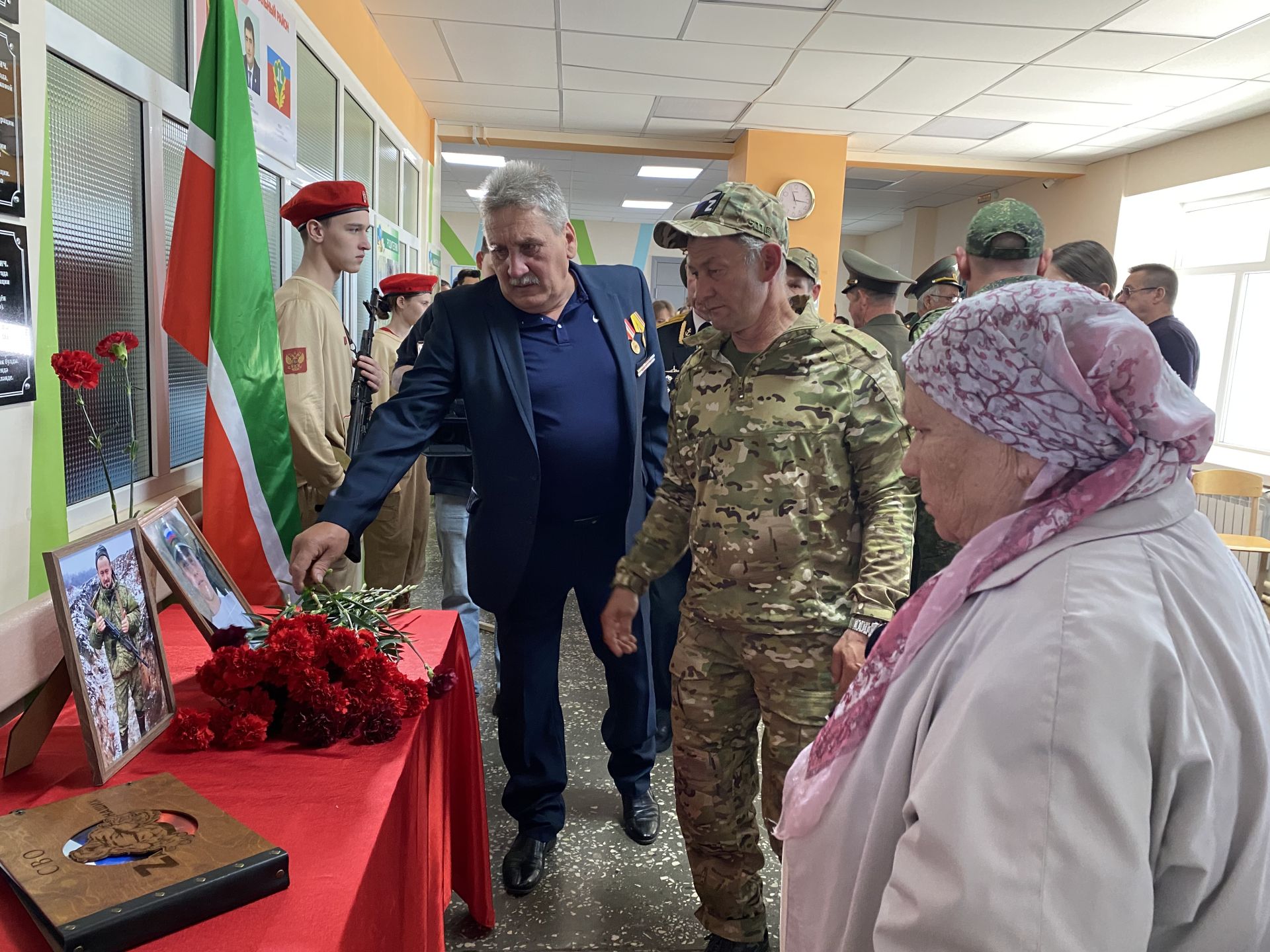 Махсус хәрби операциядә һәлак булган геройлар истәлегенә Кукмараның 4нче урта мәктәптә мемориаль такталар һәм Герой партасы ачылды