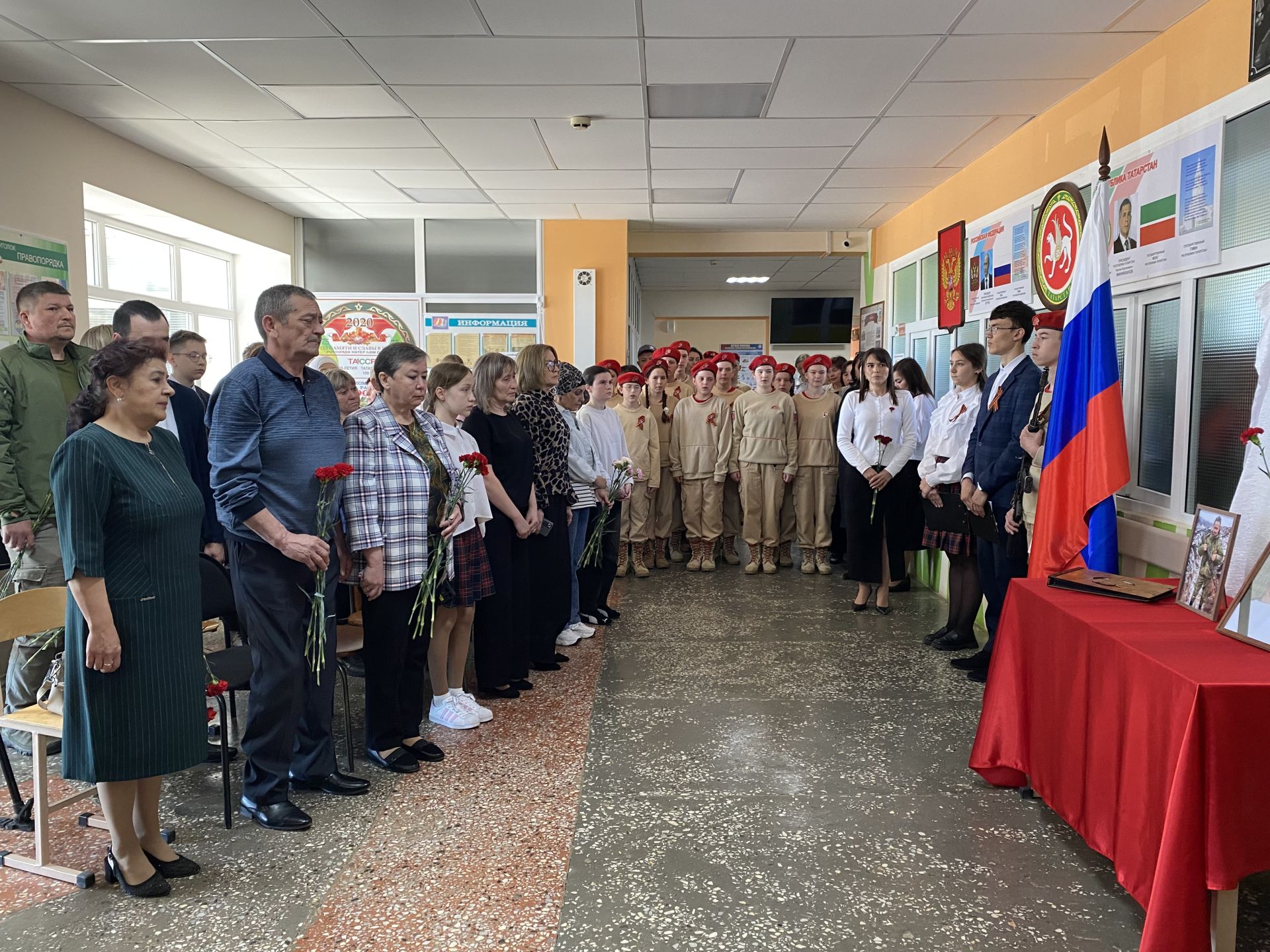Махсус хәрби операциядә һәлак булган геройлар истәлегенә Кукмараның 4нче урта мәктәптә мемориаль такталар һәм Герой партасы ачылды