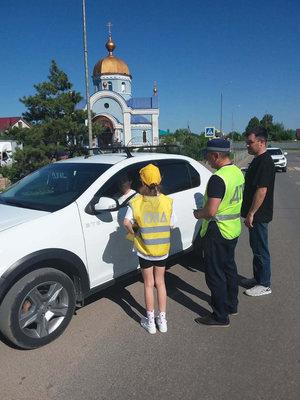 В Кукморе инспекторы ГАИ и ЮИДовцы провели акцию «Ребенок – главный пассажир!»