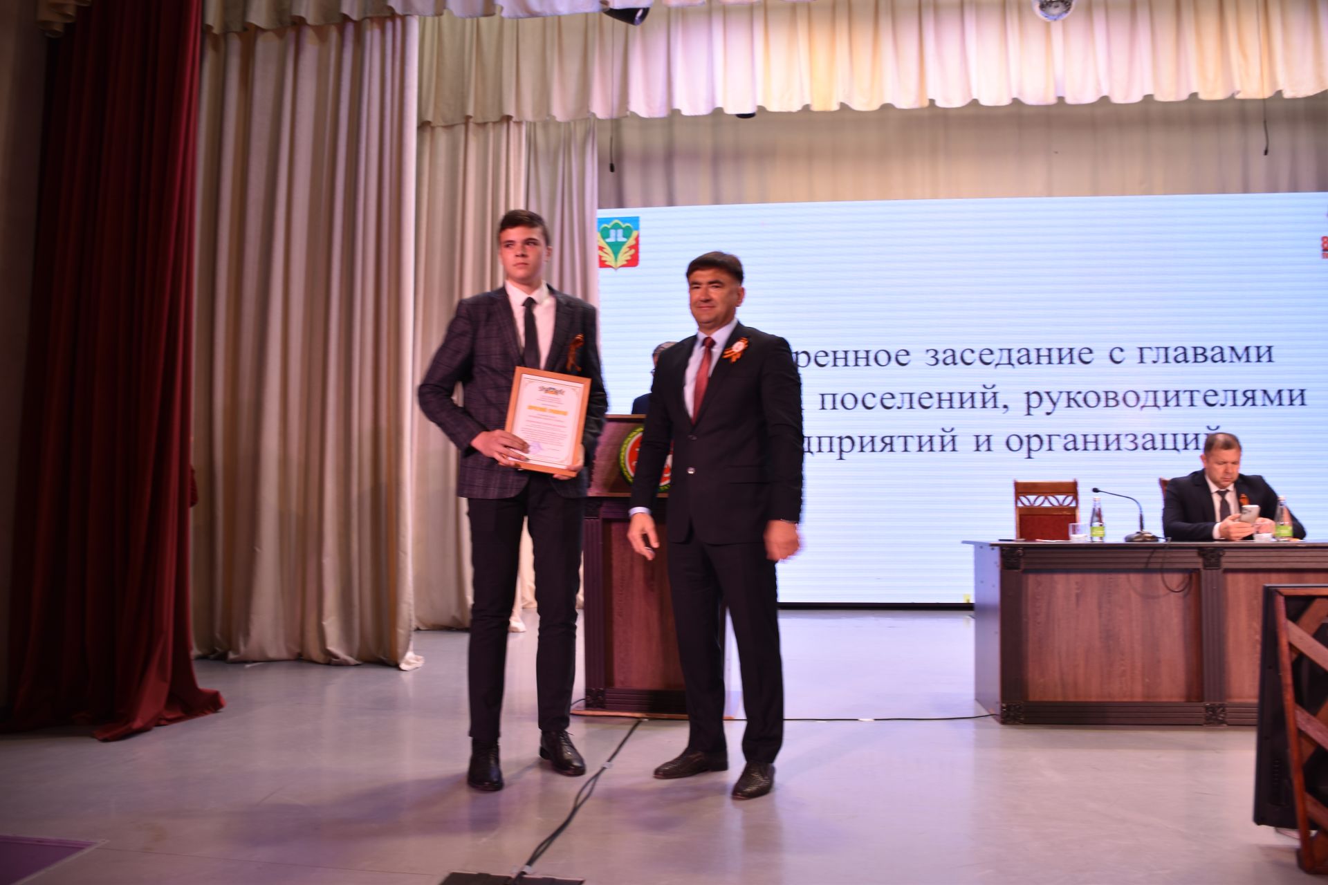 В районном Доме культуры прошло расширенное заседание с участием глав сельский поселений, руководителей предприятий и организаций