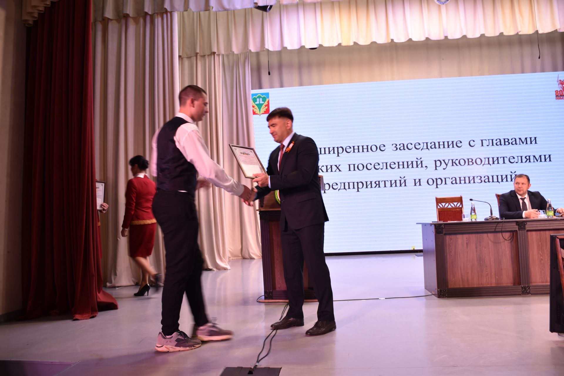 В районном Доме культуры прошло расширенное заседание с участием глав сельский поселений, руководителей предприятий и организаций
