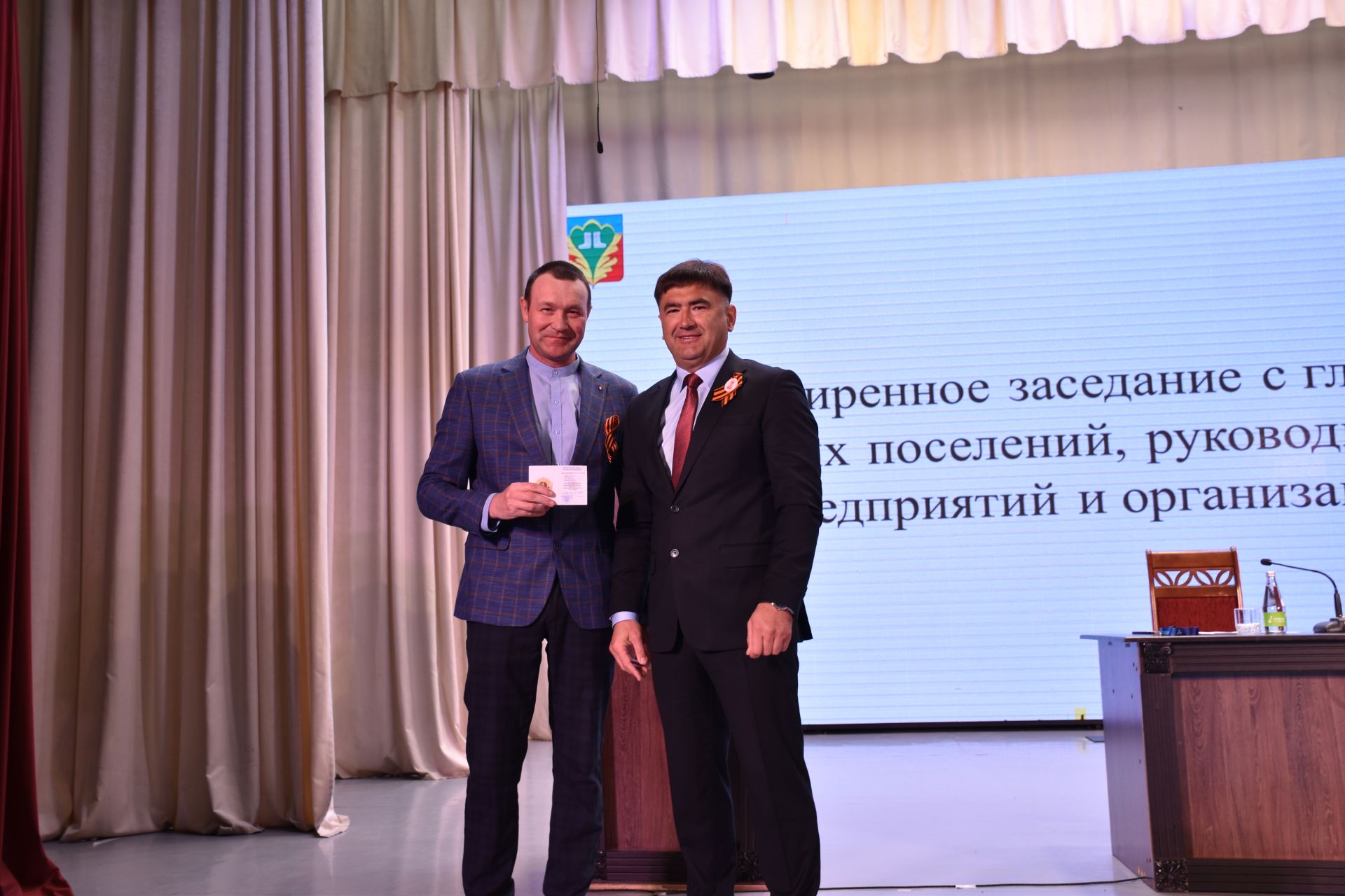 В районном Доме культуры прошло расширенное заседание с участием глав сельский поселений, руководителей предприятий и организаций