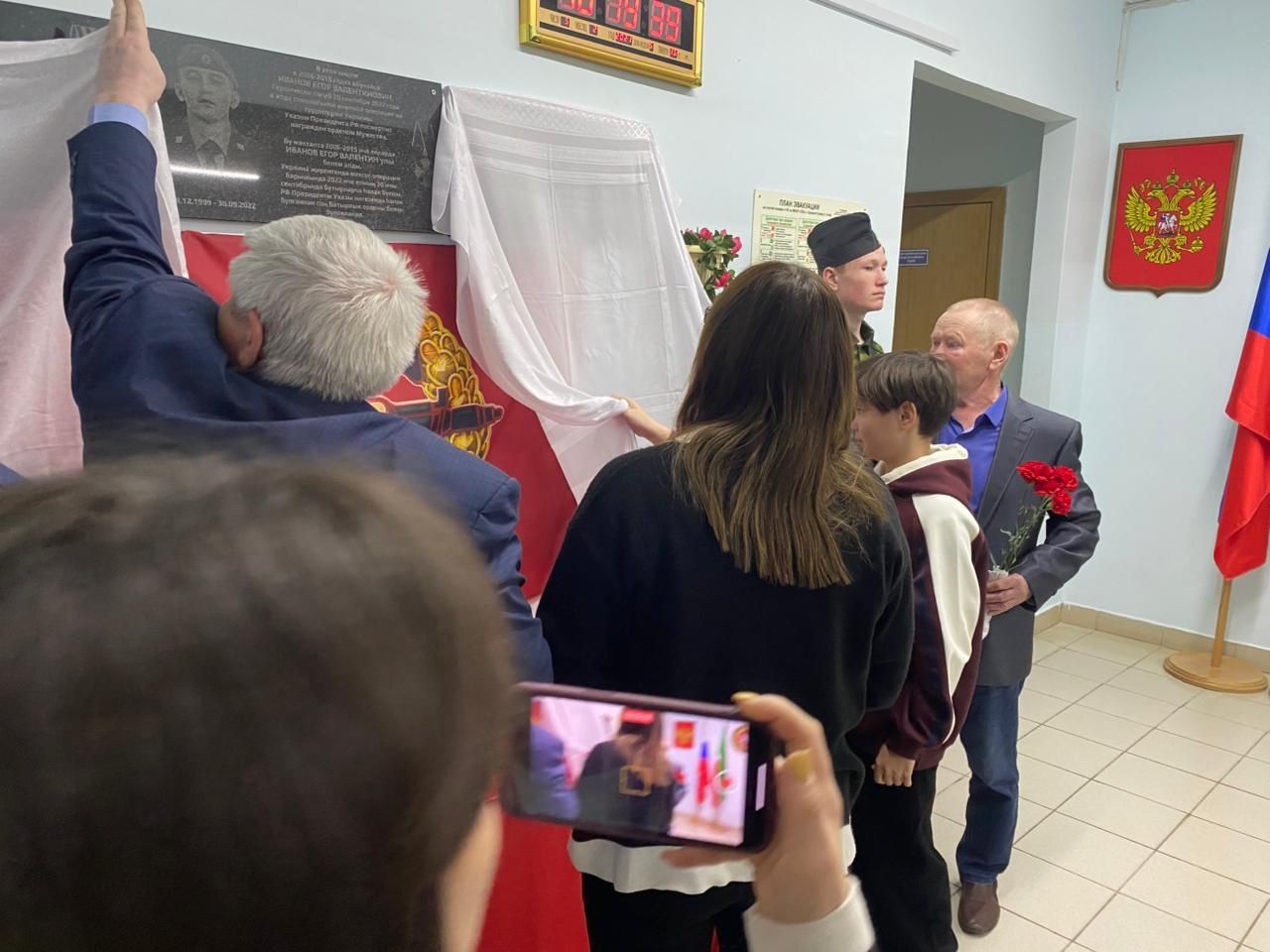 В Среднекуморской школе состоялось открытие мемориальных досок памяти Станислава Фролова  и Ивана Кузьмина