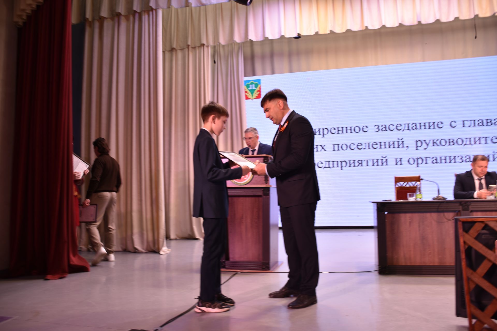 В районном Доме культуры прошло расширенное заседание с участием глав сельский поселений, руководителей предприятий и организаций
