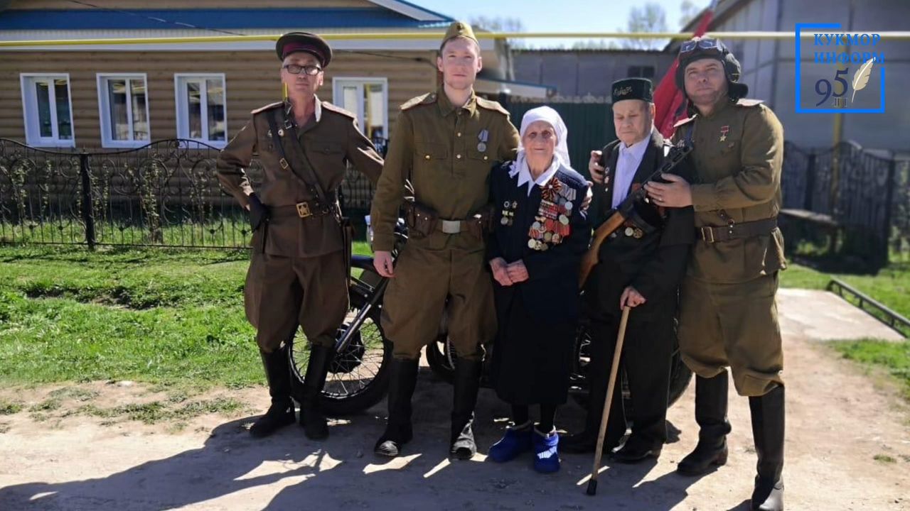 Зур Кукмарадан Илнур Нурмөхәммәтов  1949 елгы мотоциклы белән парадта катнашачак