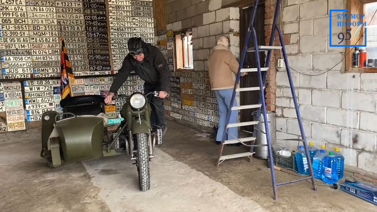 Зур Кукмарадан Илнур Нурмөхәммәтов  1949 елгы мотоциклы белән парадта катнашачак
