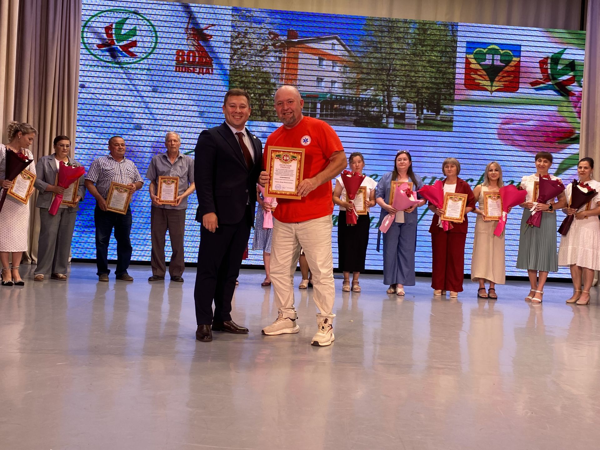 Кукмарада медицина хезмәткәрләре һөнәри бәйрәмнәрен билгеләп үтте