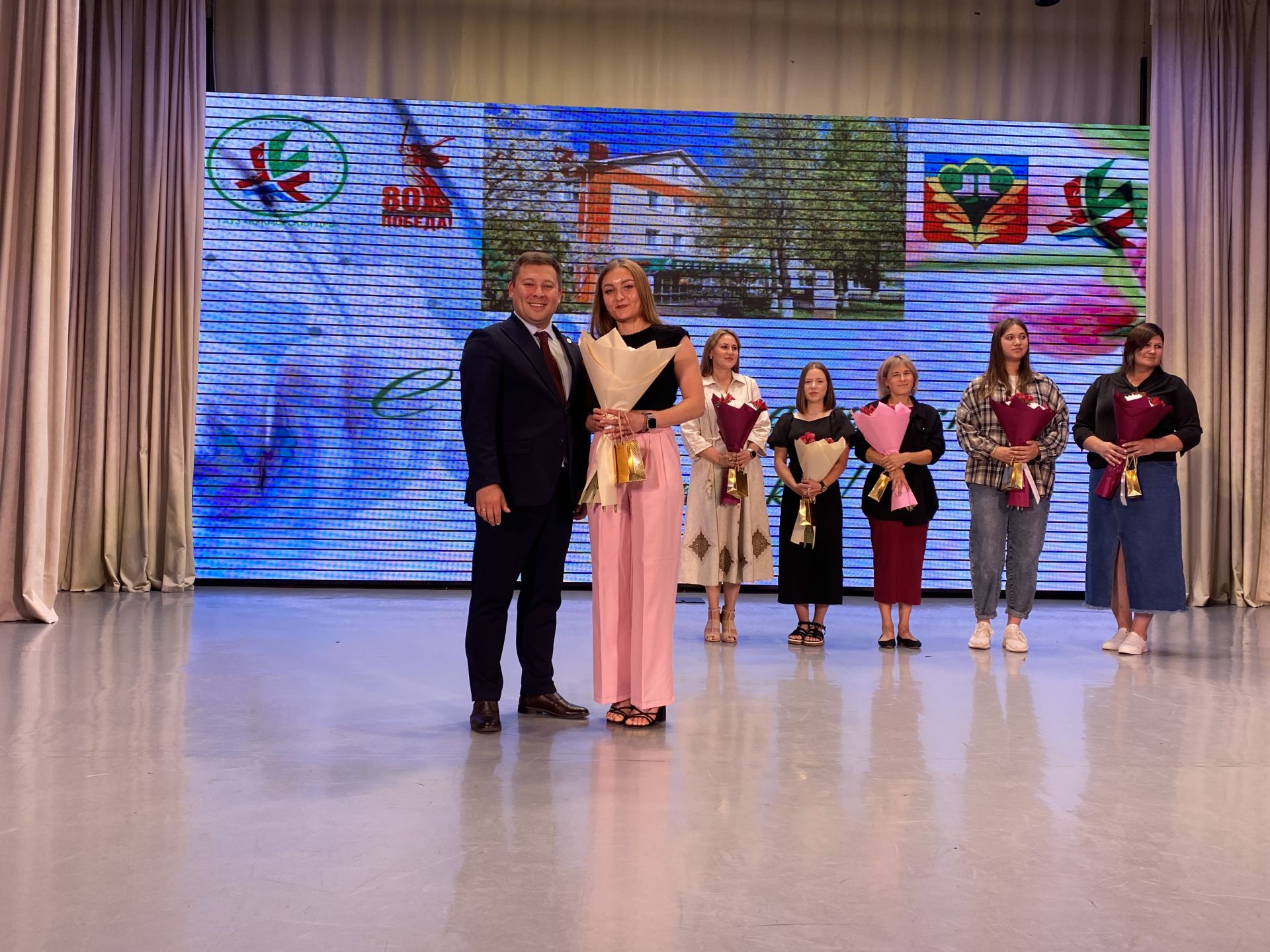 Кукмарада медицина хезмәткәрләре һөнәри бәйрәмнәрен билгеләп үтте