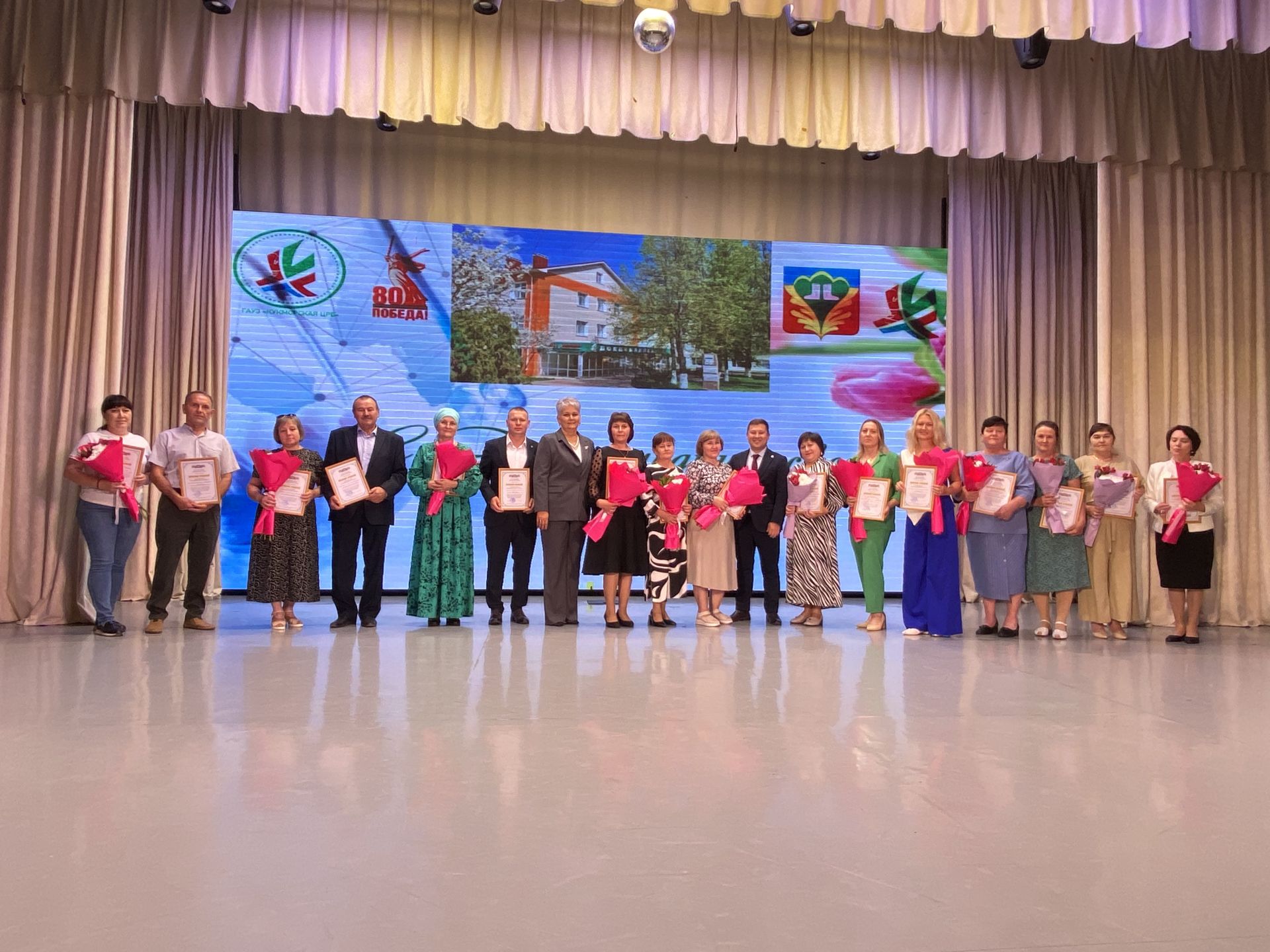 Кукмарада медицина хезмәткәрләре һөнәри бәйрәмнәрен билгеләп үтте