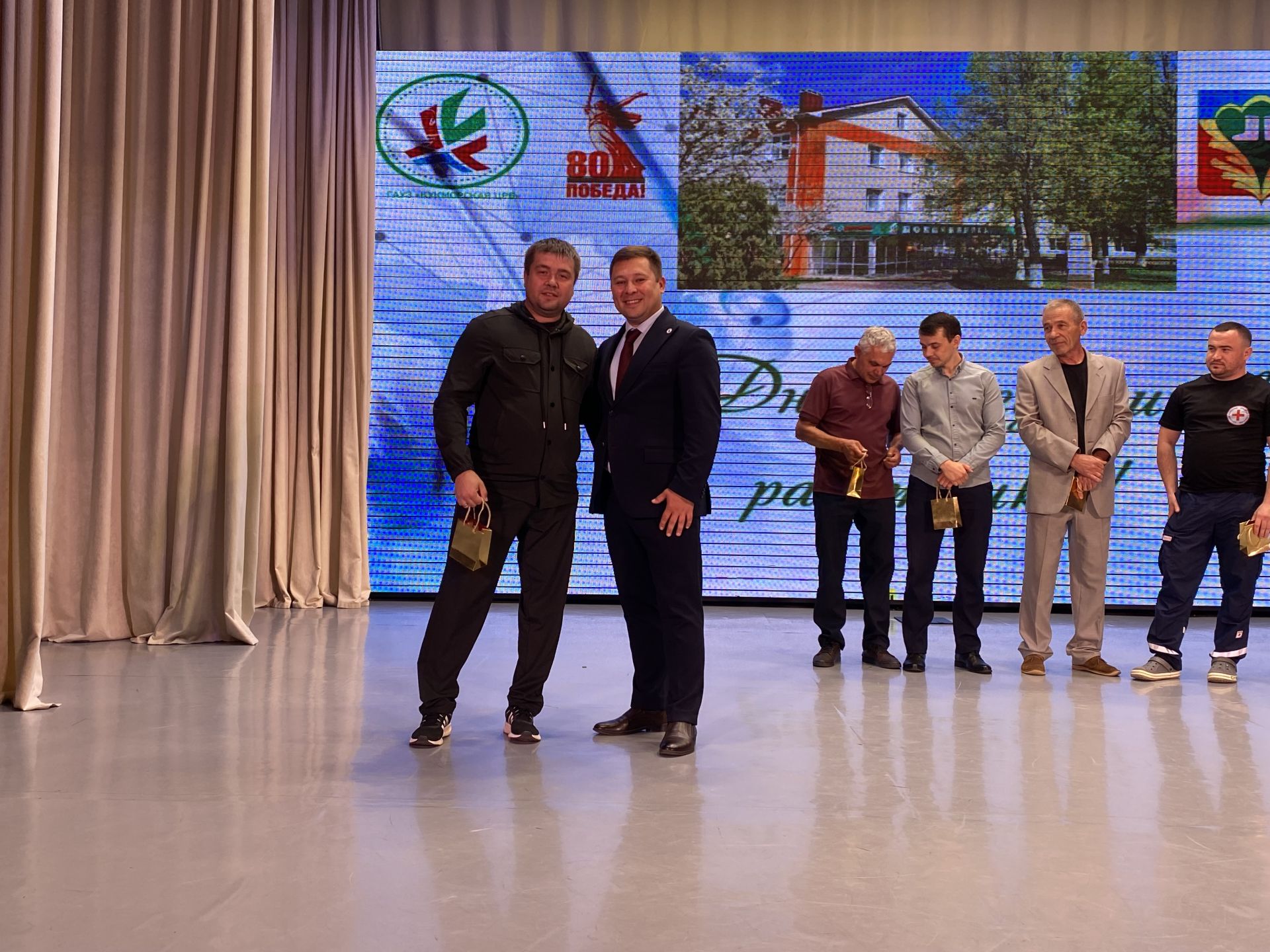 Кукмарада медицина хезмәткәрләре һөнәри бәйрәмнәрен билгеләп үтте