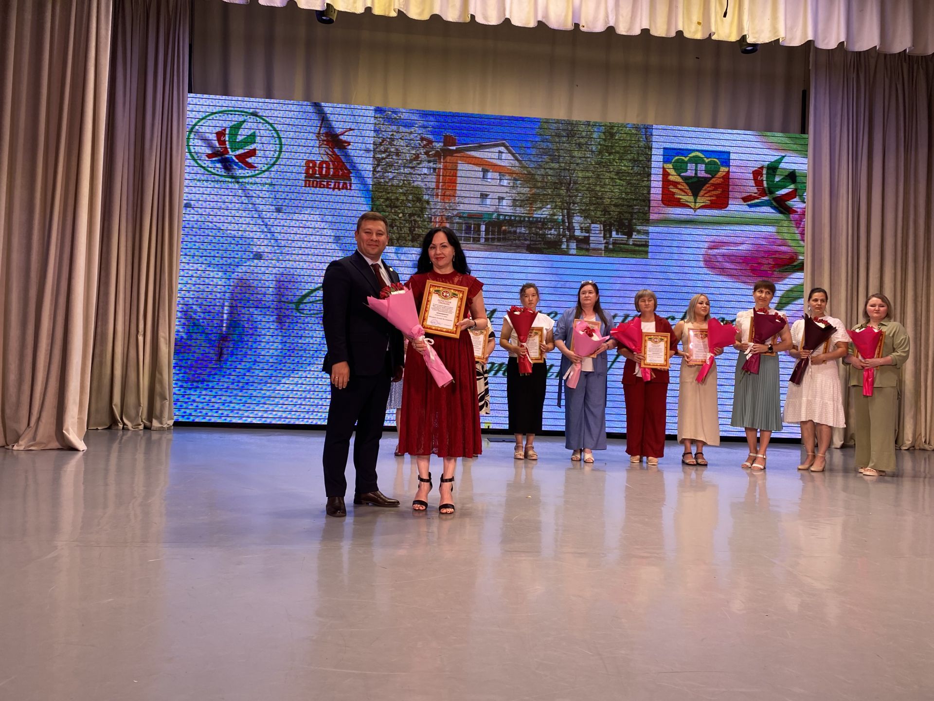 Кукмарада медицина хезмәткәрләре һөнәри бәйрәмнәрен билгеләп үтте
