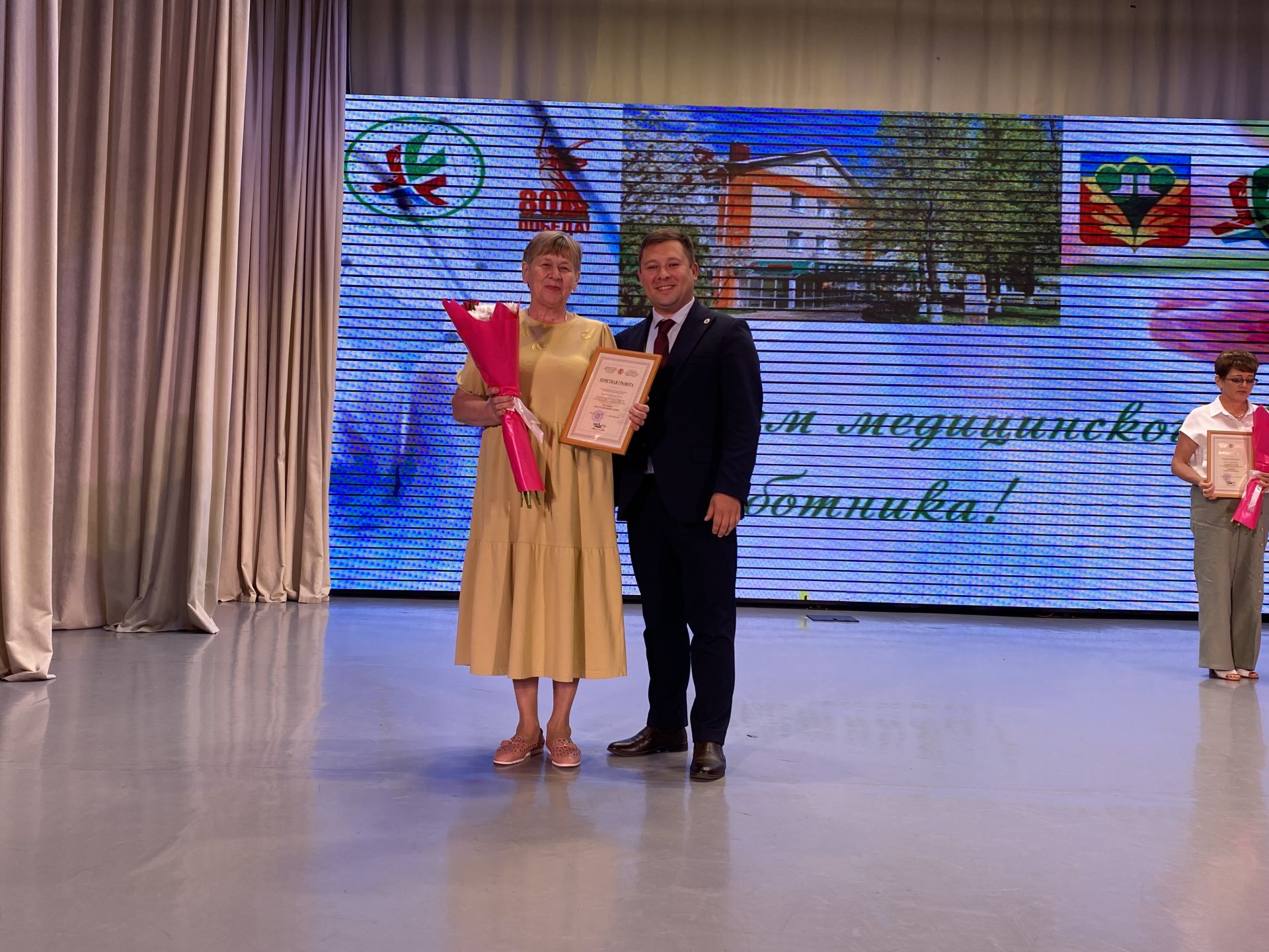 Кукмарада медицина хезмәткәрләре һөнәри бәйрәмнәрен билгеләп үтте