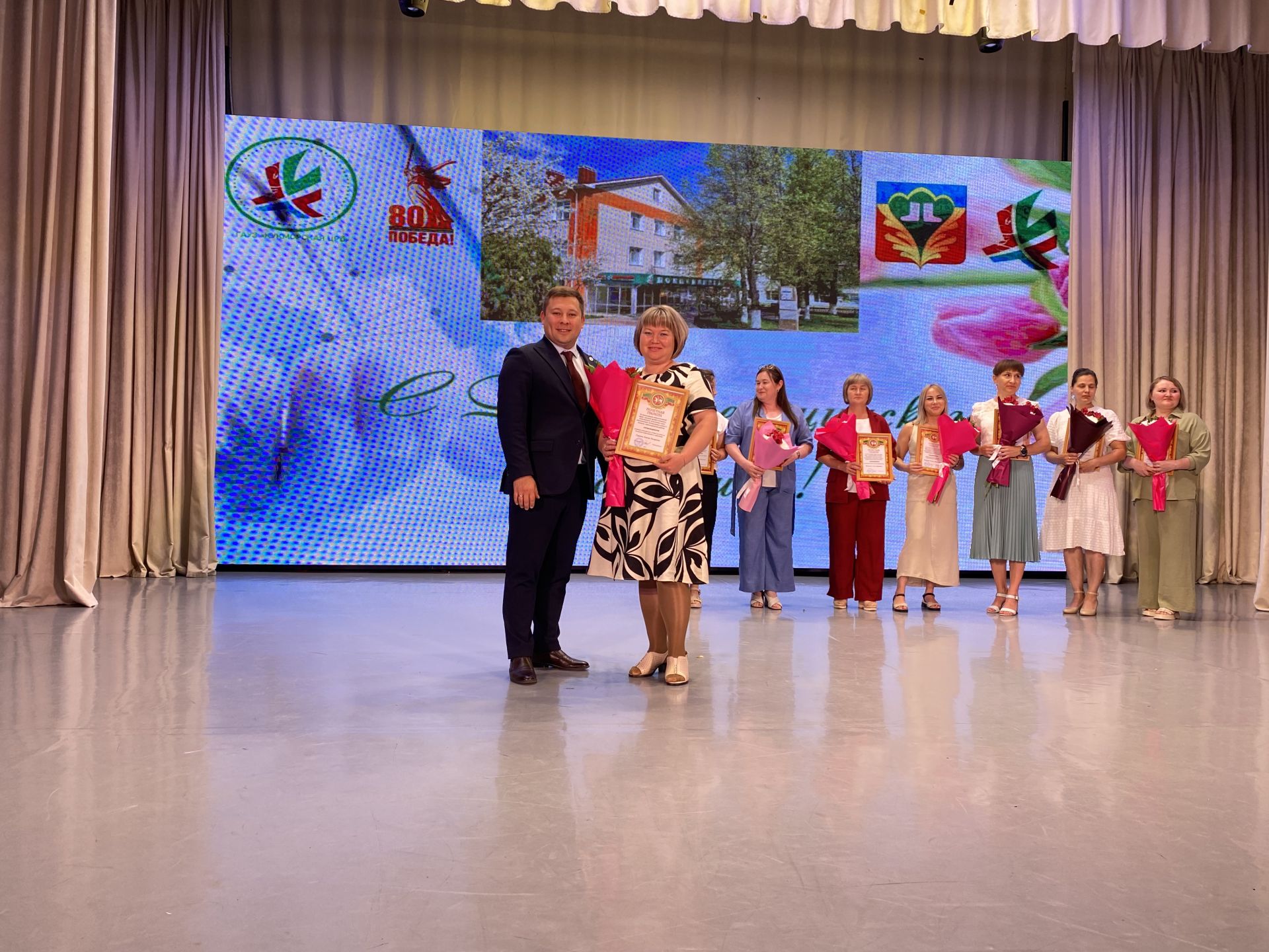 Кукмарада медицина хезмәткәрләре һөнәри бәйрәмнәрен билгеләп үтте