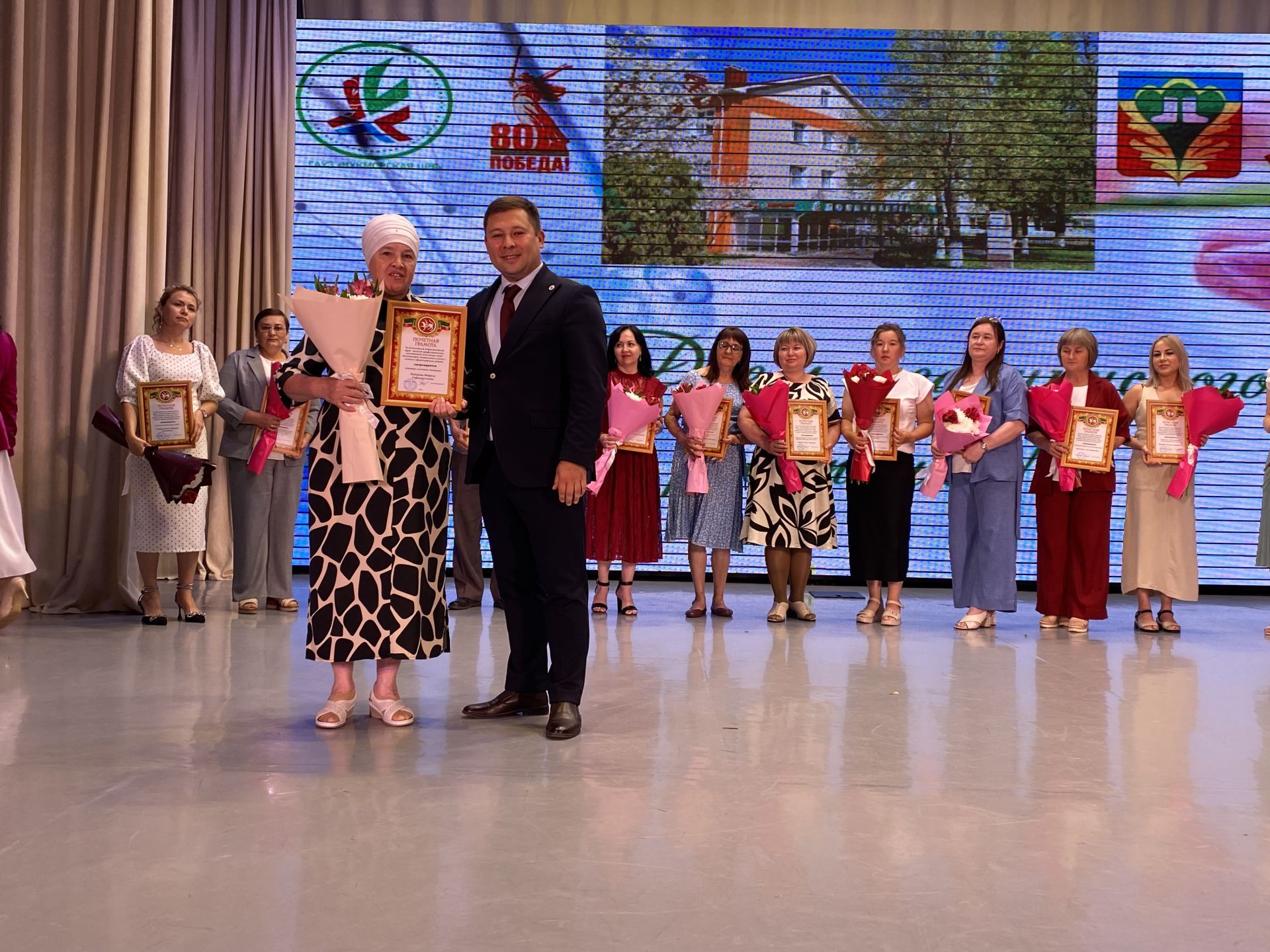Кукмарада медицина хезмәткәрләре һөнәри бәйрәмнәрен билгеләп үтте