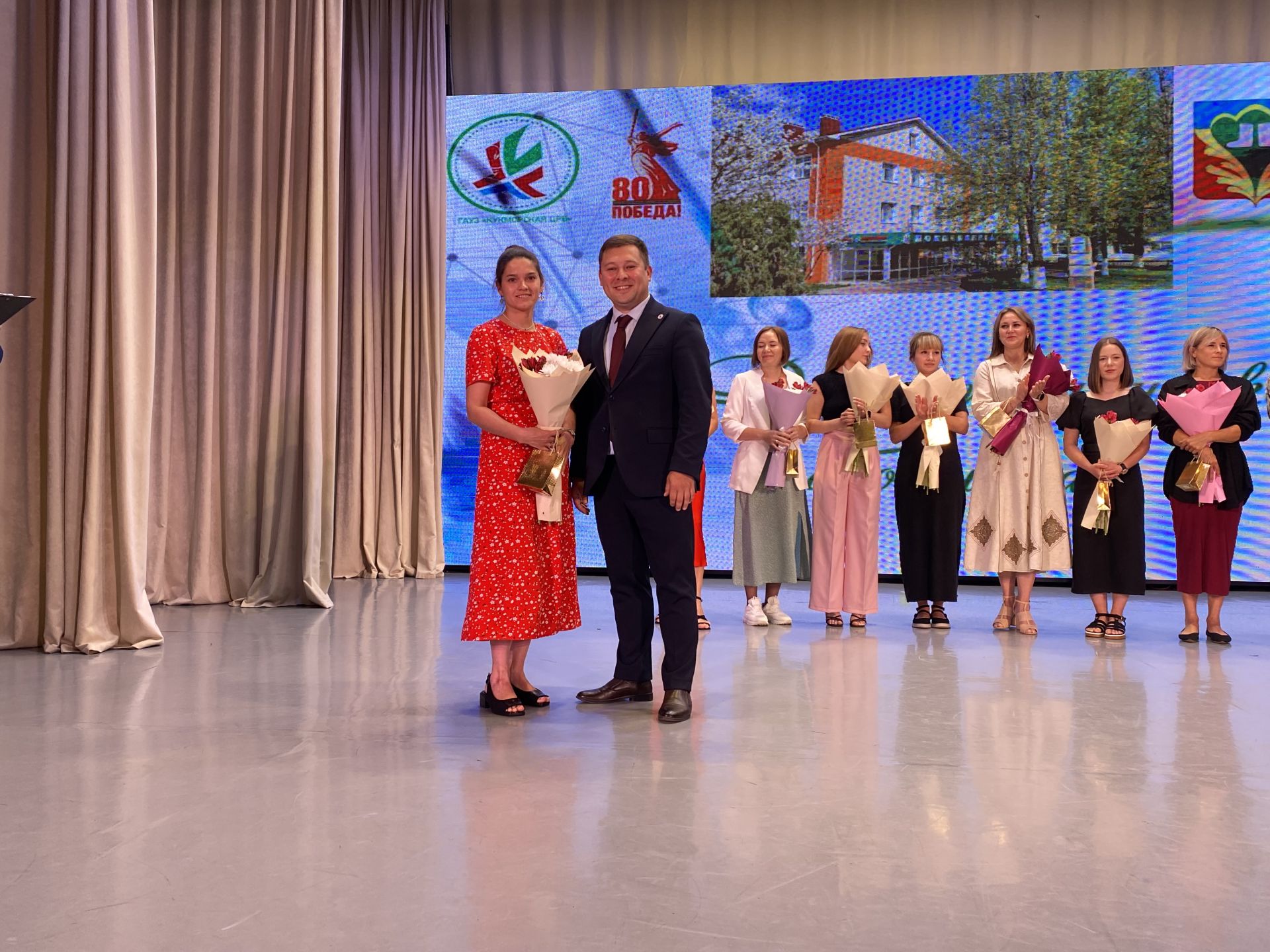 Кукмарада медицина хезмәткәрләре һөнәри бәйрәмнәрен билгеләп үтте
