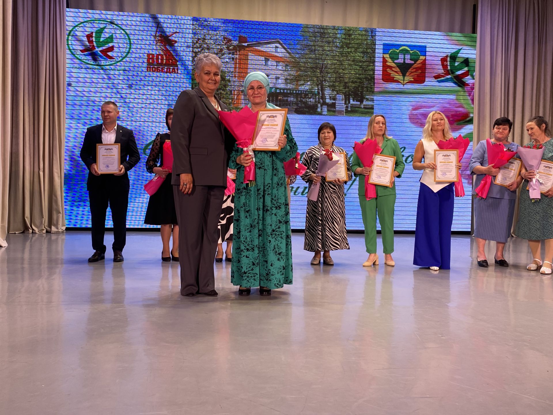 Кукмарада медицина хезмәткәрләре һөнәри бәйрәмнәрен билгеләп үтте