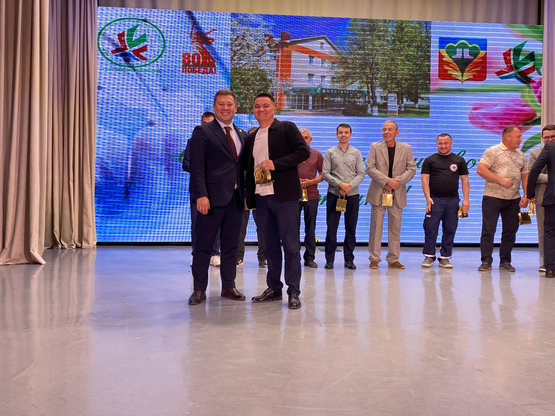 Кукмарада медицина хезмәткәрләре һөнәри бәйрәмнәрен билгеләп үтте