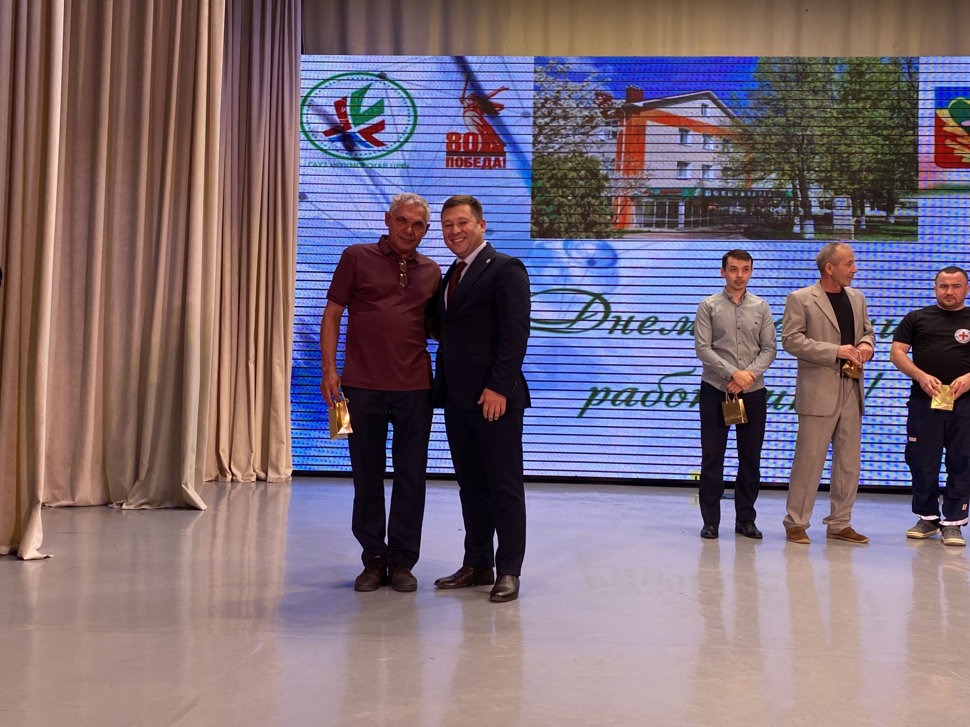 Кукмарада медицина хезмәткәрләре һөнәри бәйрәмнәрен билгеләп үтте