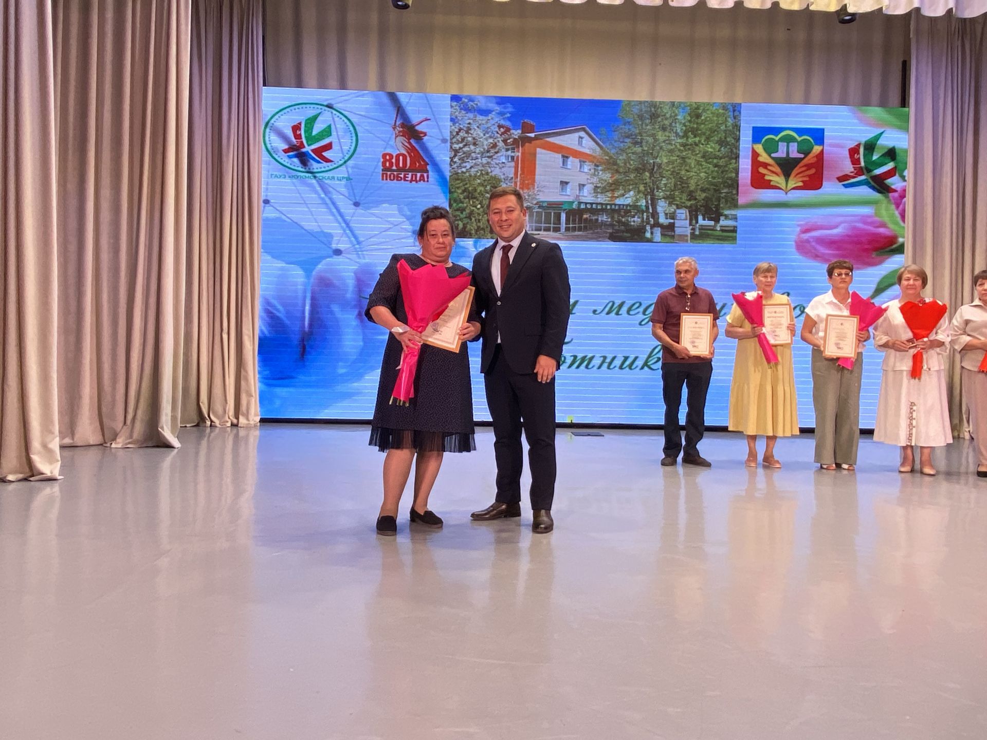 Кукмарада медицина хезмәткәрләре һөнәри бәйрәмнәрен билгеләп үтте