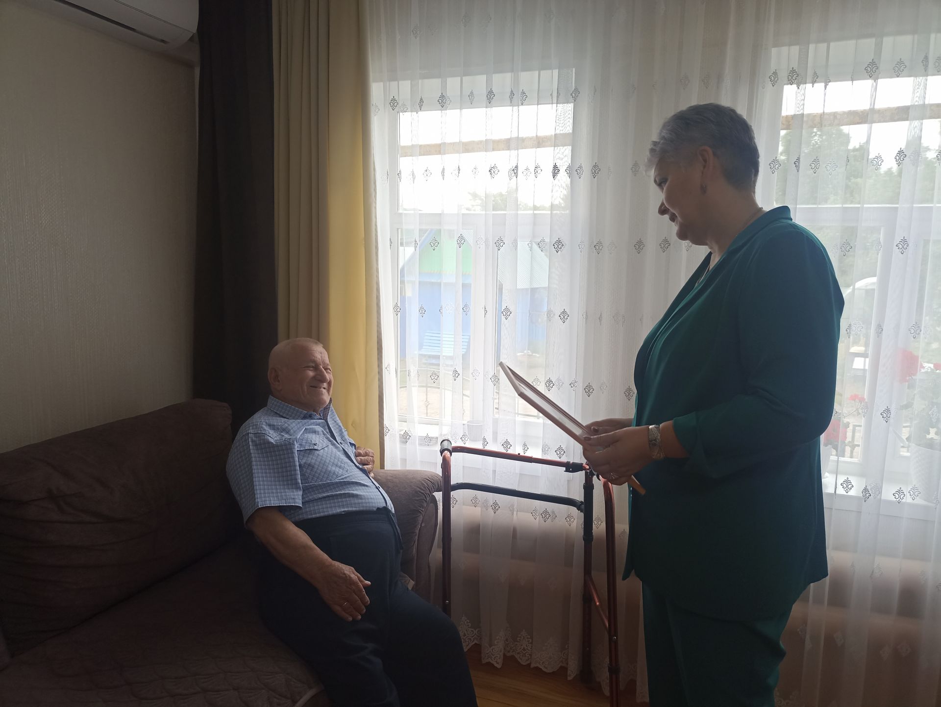 Чарлы авылында яшәүче Леонид Харжавин 90 яшьлеген билгеләп үтте