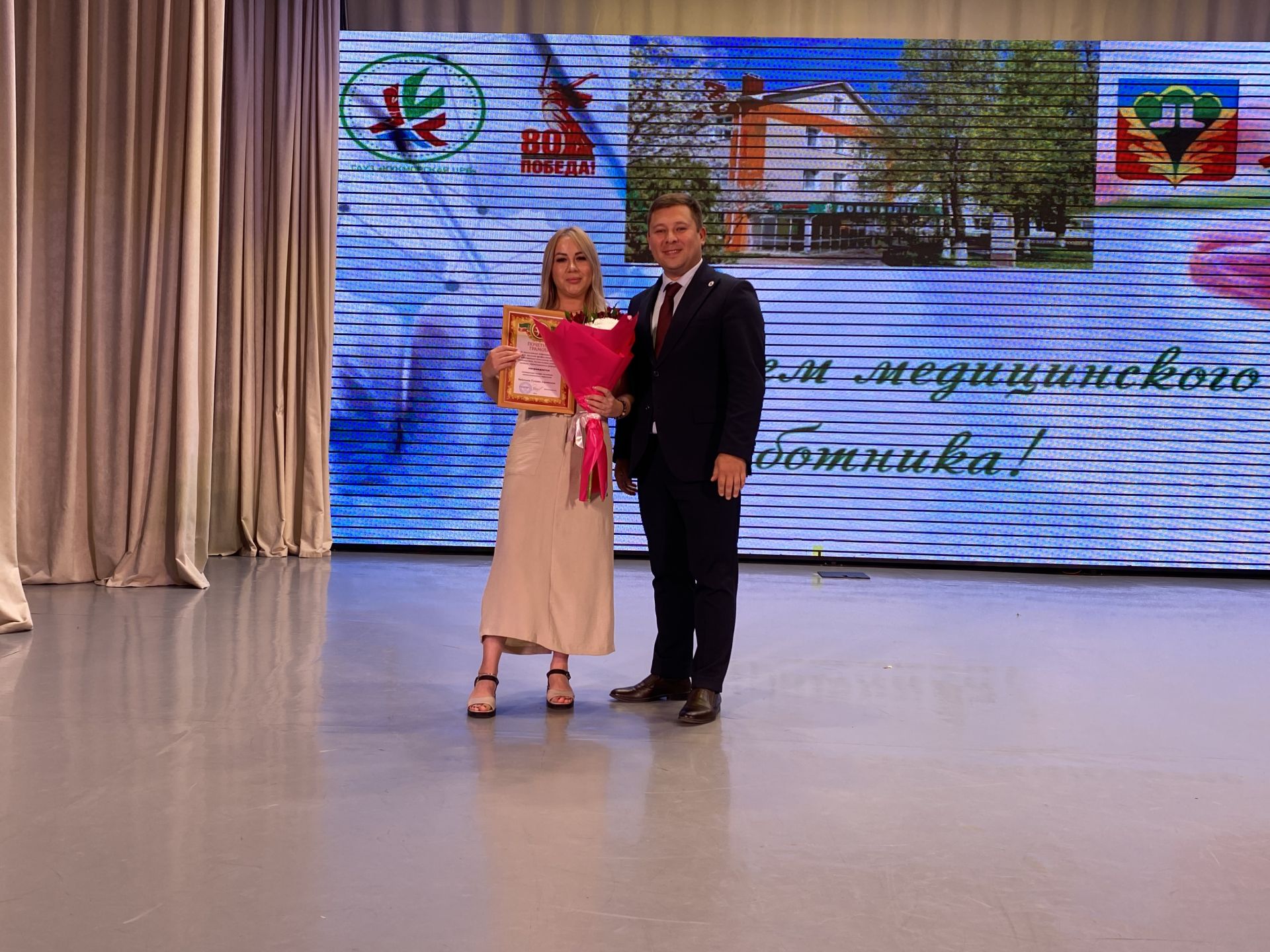 Кукмарада медицина хезмәткәрләре һөнәри бәйрәмнәрен билгеләп үтте