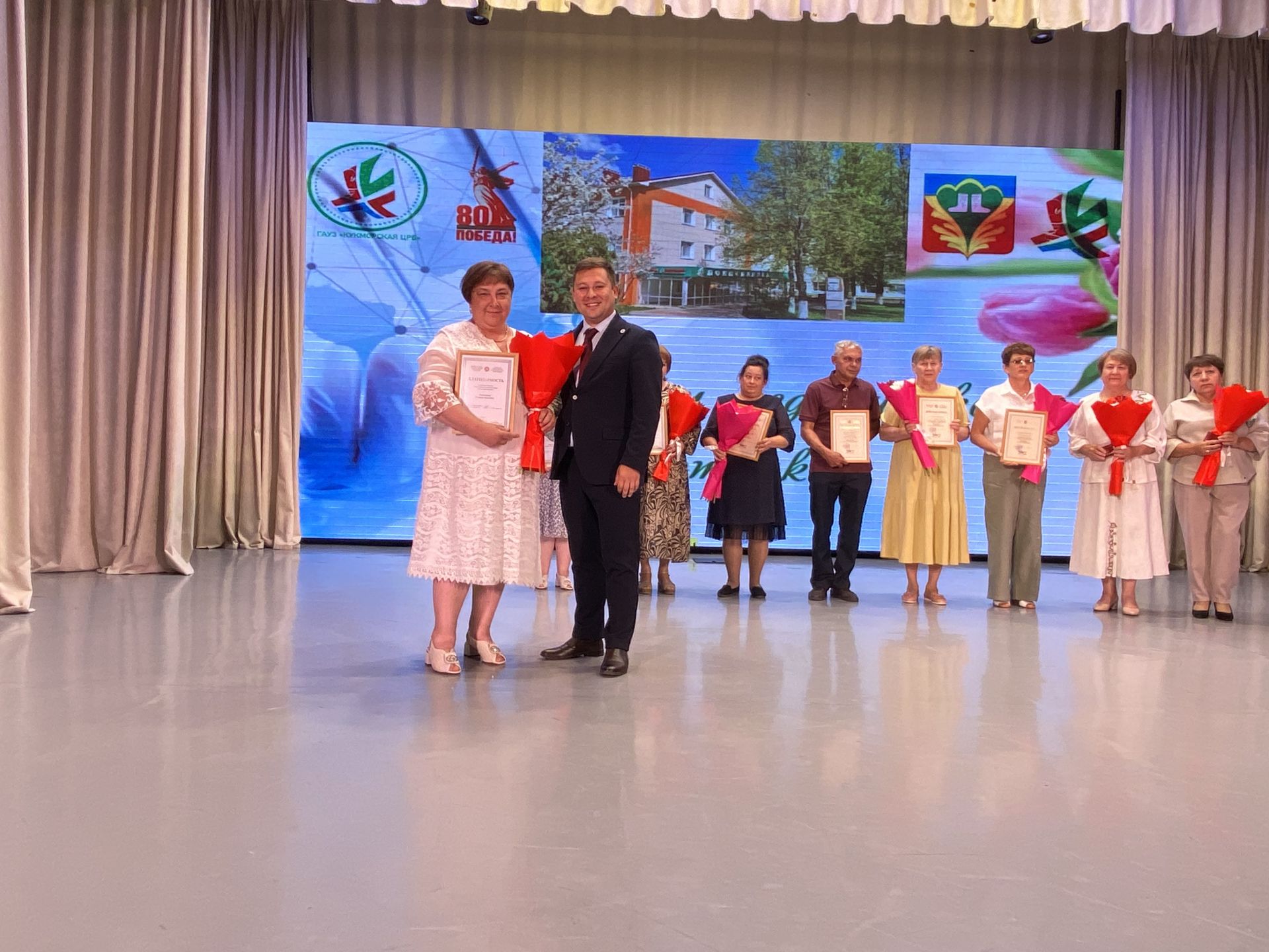 Кукмарада медицина хезмәткәрләре һөнәри бәйрәмнәрен билгеләп үтте