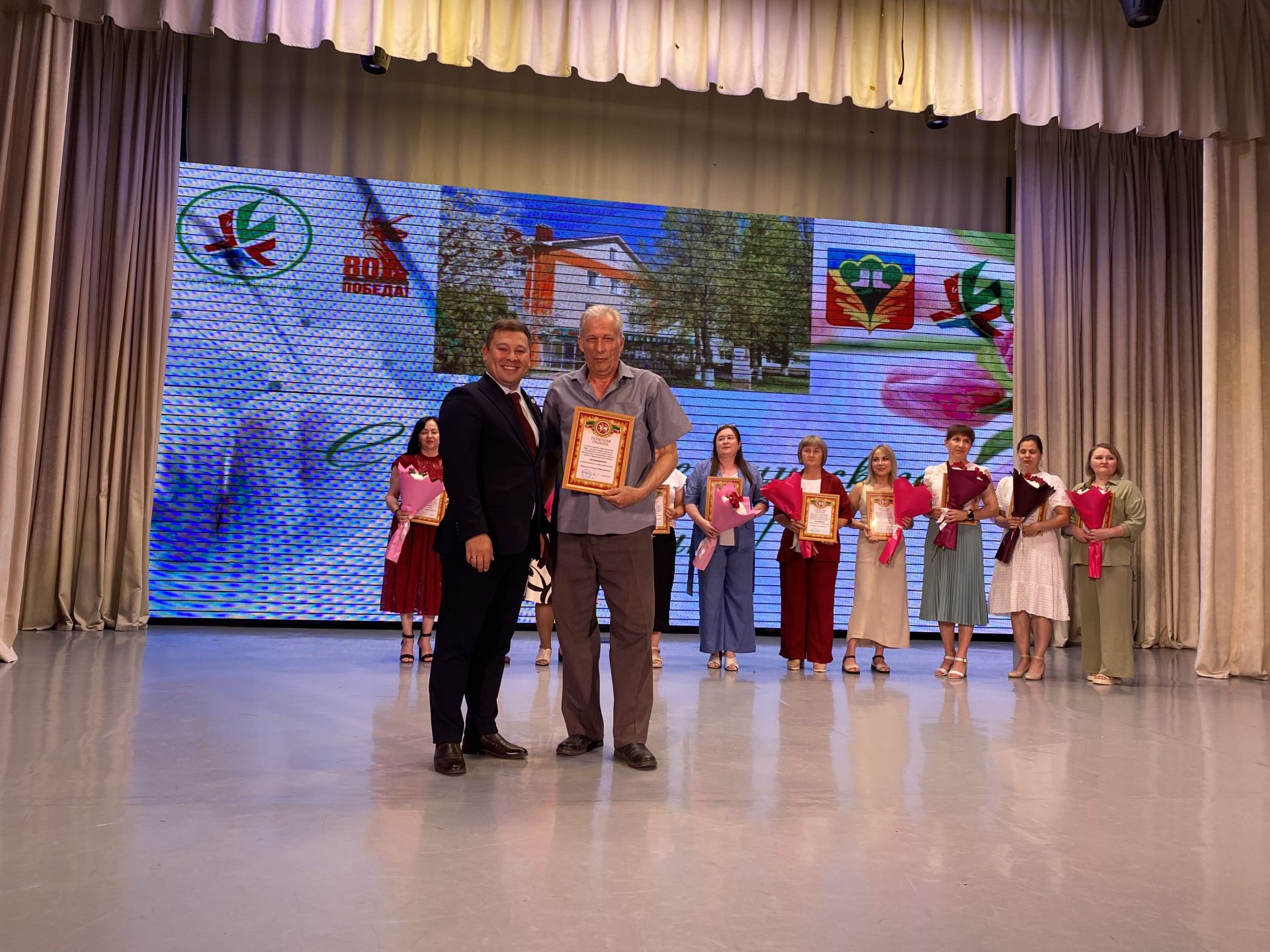 Кукмарада медицина хезмәткәрләре һөнәри бәйрәмнәрен билгеләп үтте