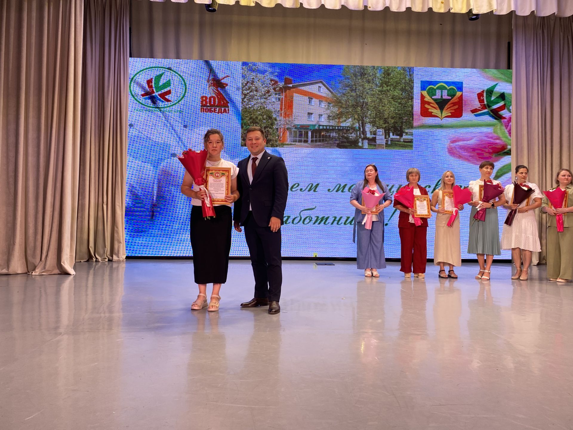 Кукмарада медицина хезмәткәрләре һөнәри бәйрәмнәрен билгеләп үтте