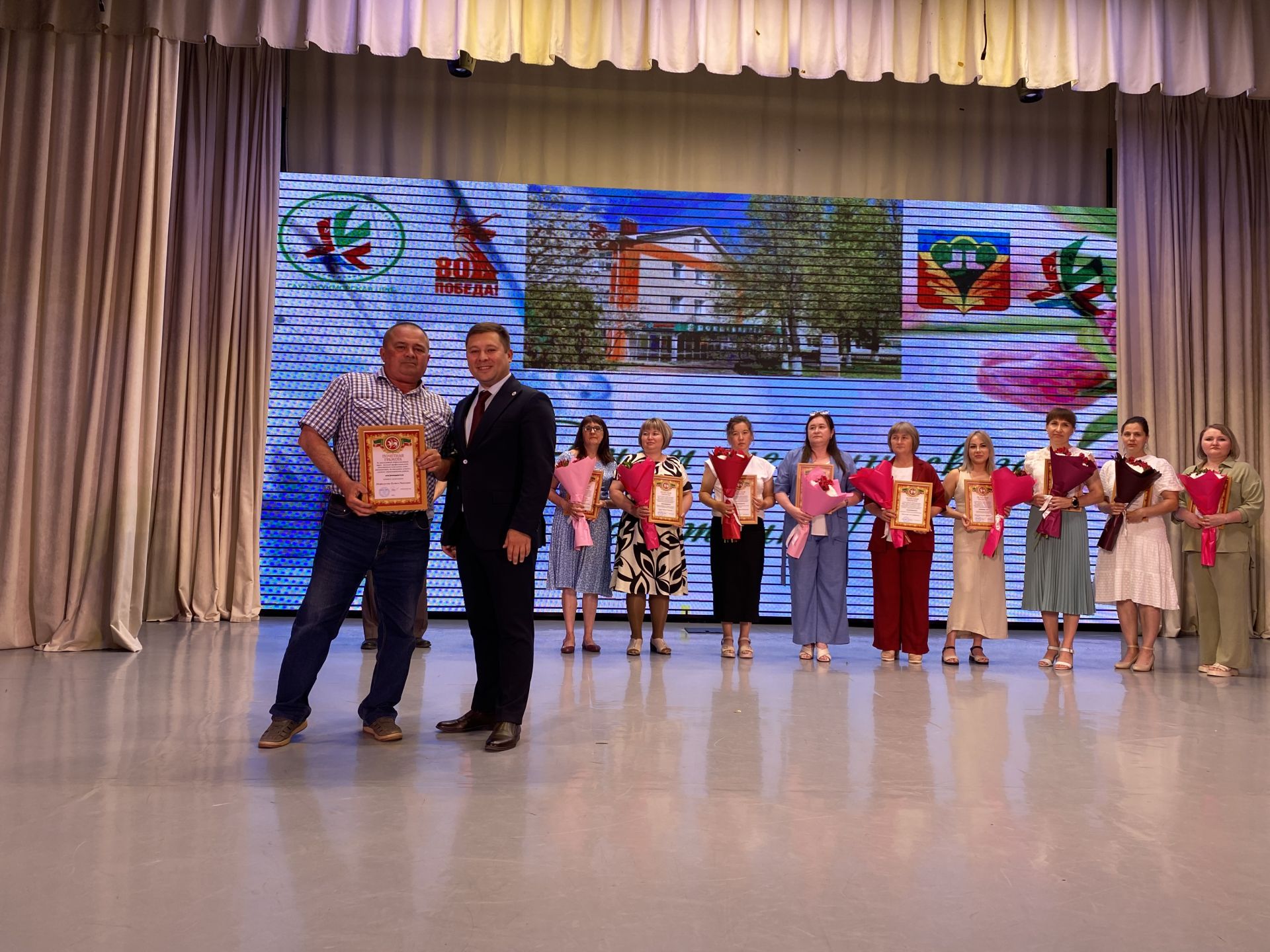 Кукмарада медицина хезмәткәрләре һөнәри бәйрәмнәрен билгеләп үтте