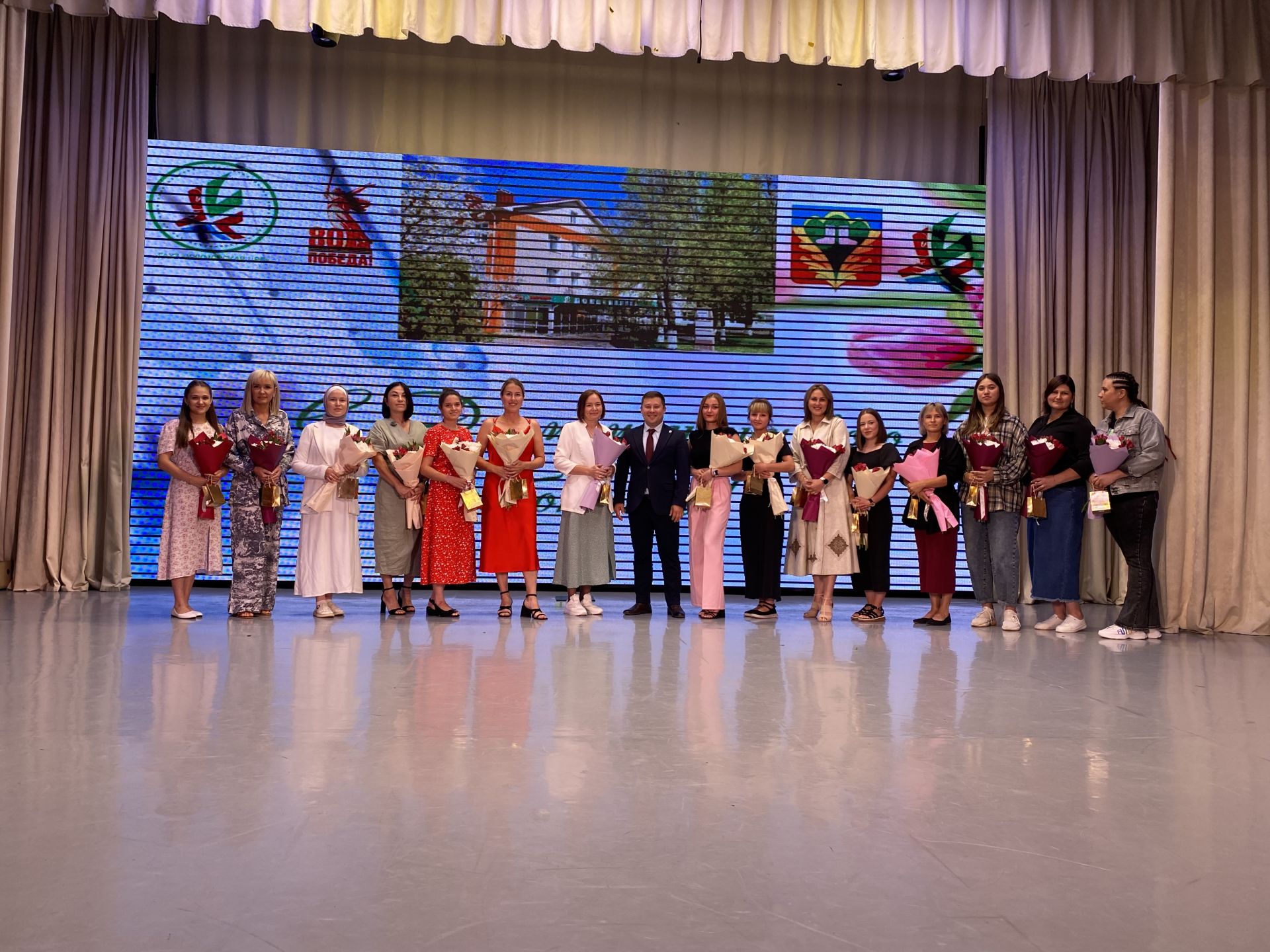 Кукмарада медицина хезмәткәрләре һөнәри бәйрәмнәрен билгеләп үтте