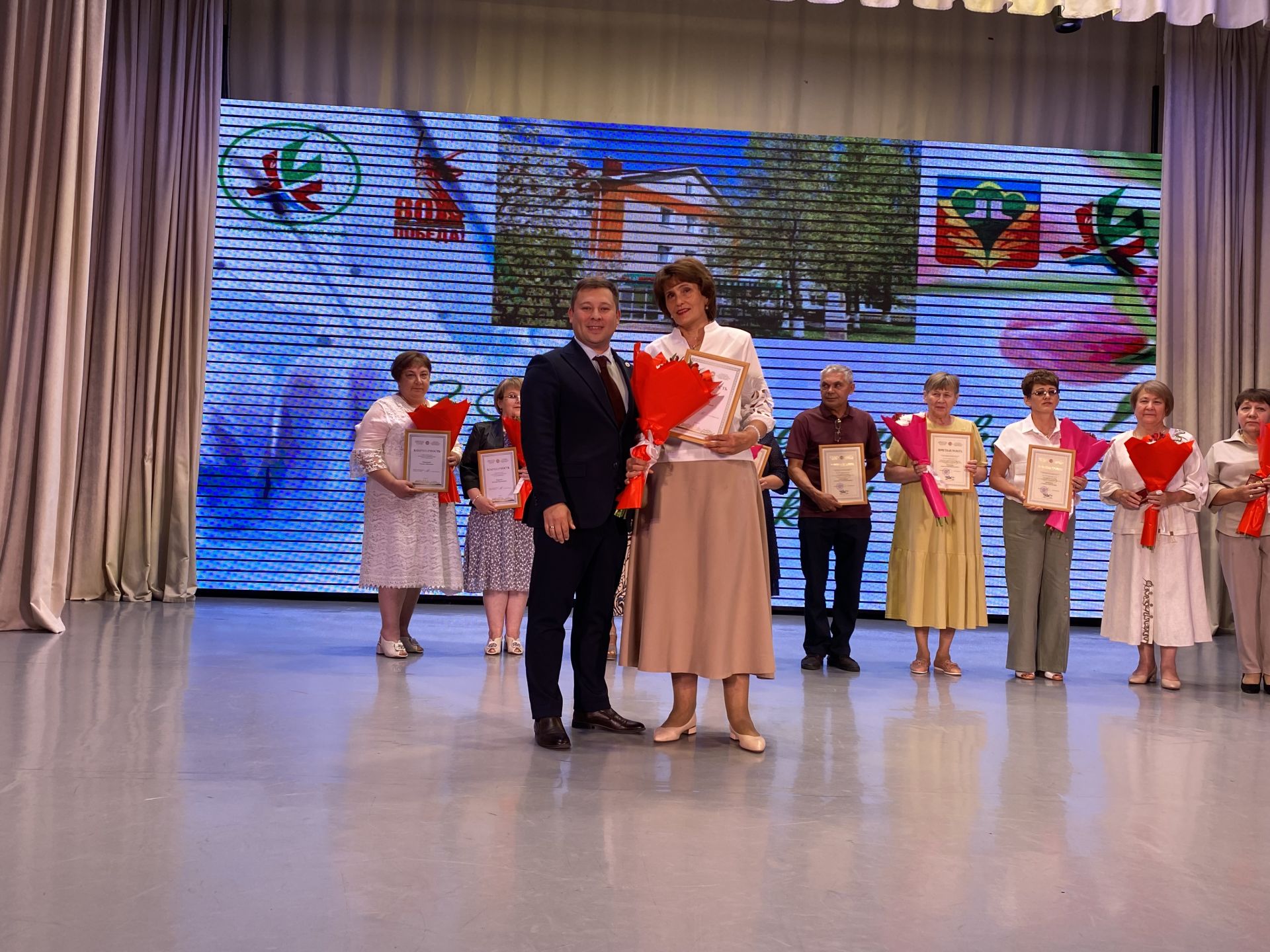 Кукмарада медицина хезмәткәрләре һөнәри бәйрәмнәрен билгеләп үтте