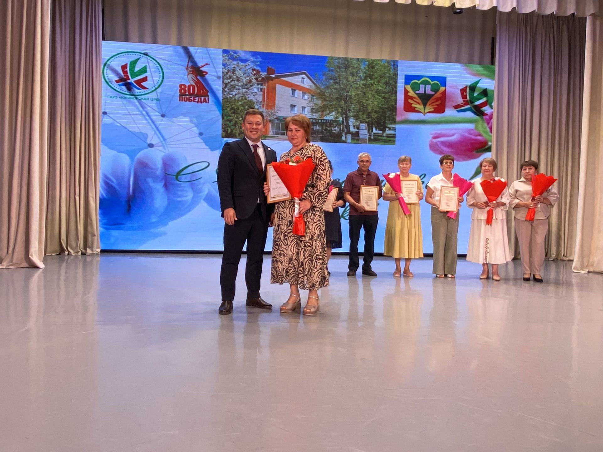 Кукмарада медицина хезмәткәрләре һөнәри бәйрәмнәрен билгеләп үтте