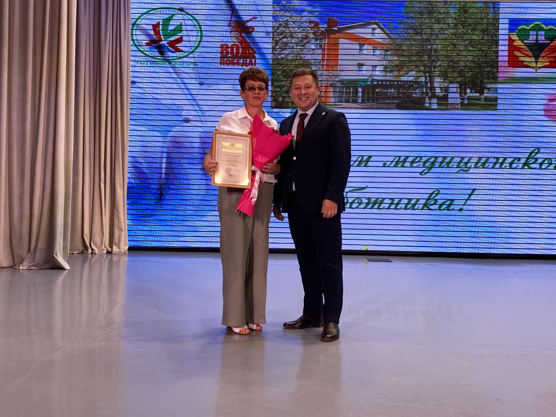 Кукмарада медицина хезмәткәрләре һөнәри бәйрәмнәрен билгеләп үтте