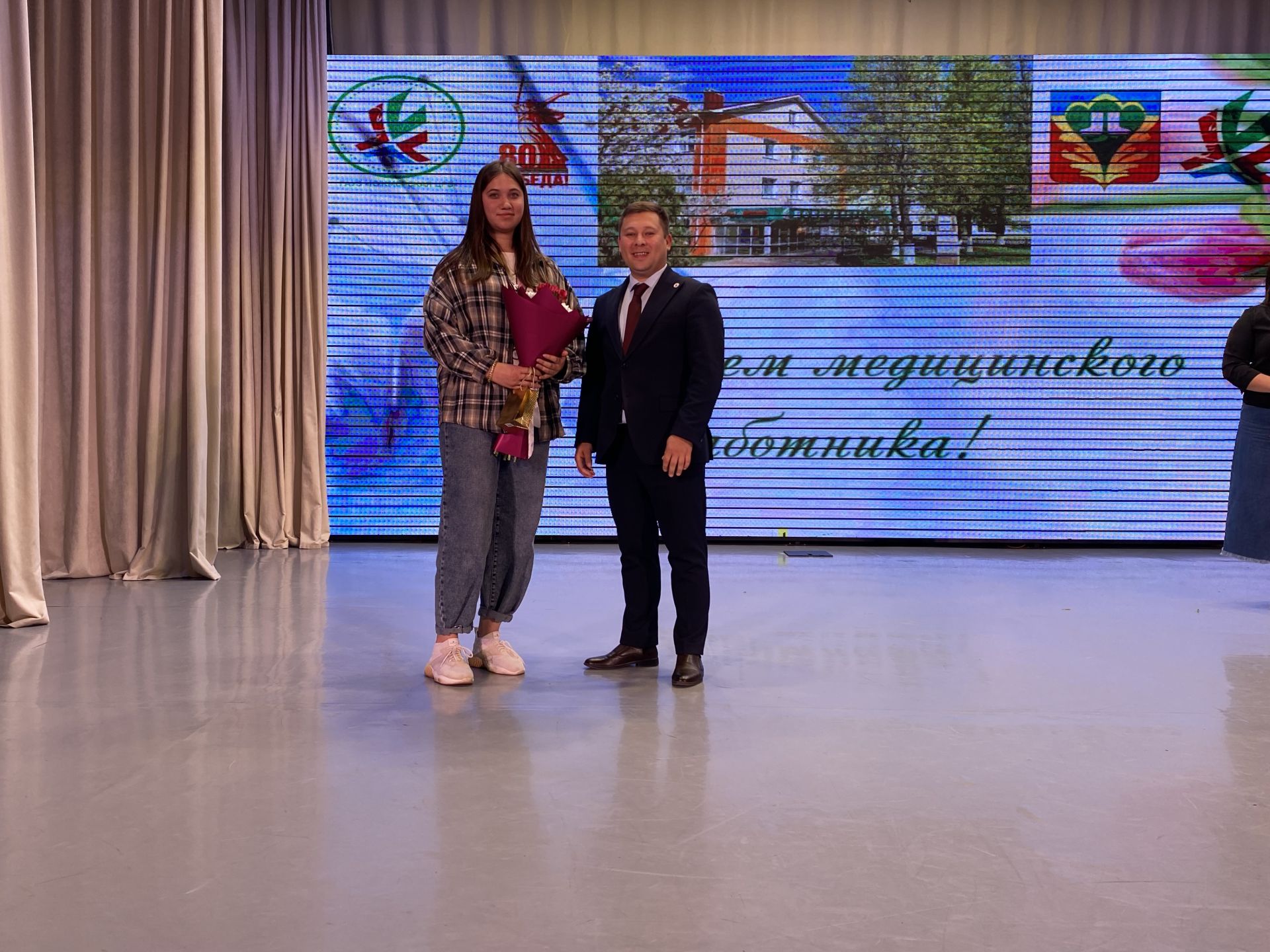 Кукмарада медицина хезмәткәрләре һөнәри бәйрәмнәрен билгеләп үтте