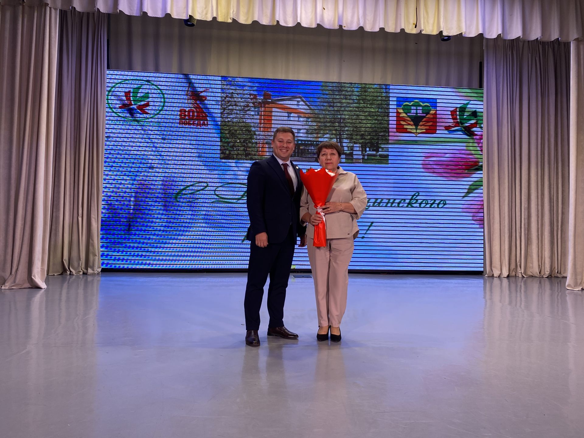 Кукмарада медицина хезмәткәрләре һөнәри бәйрәмнәрен билгеләп үтте