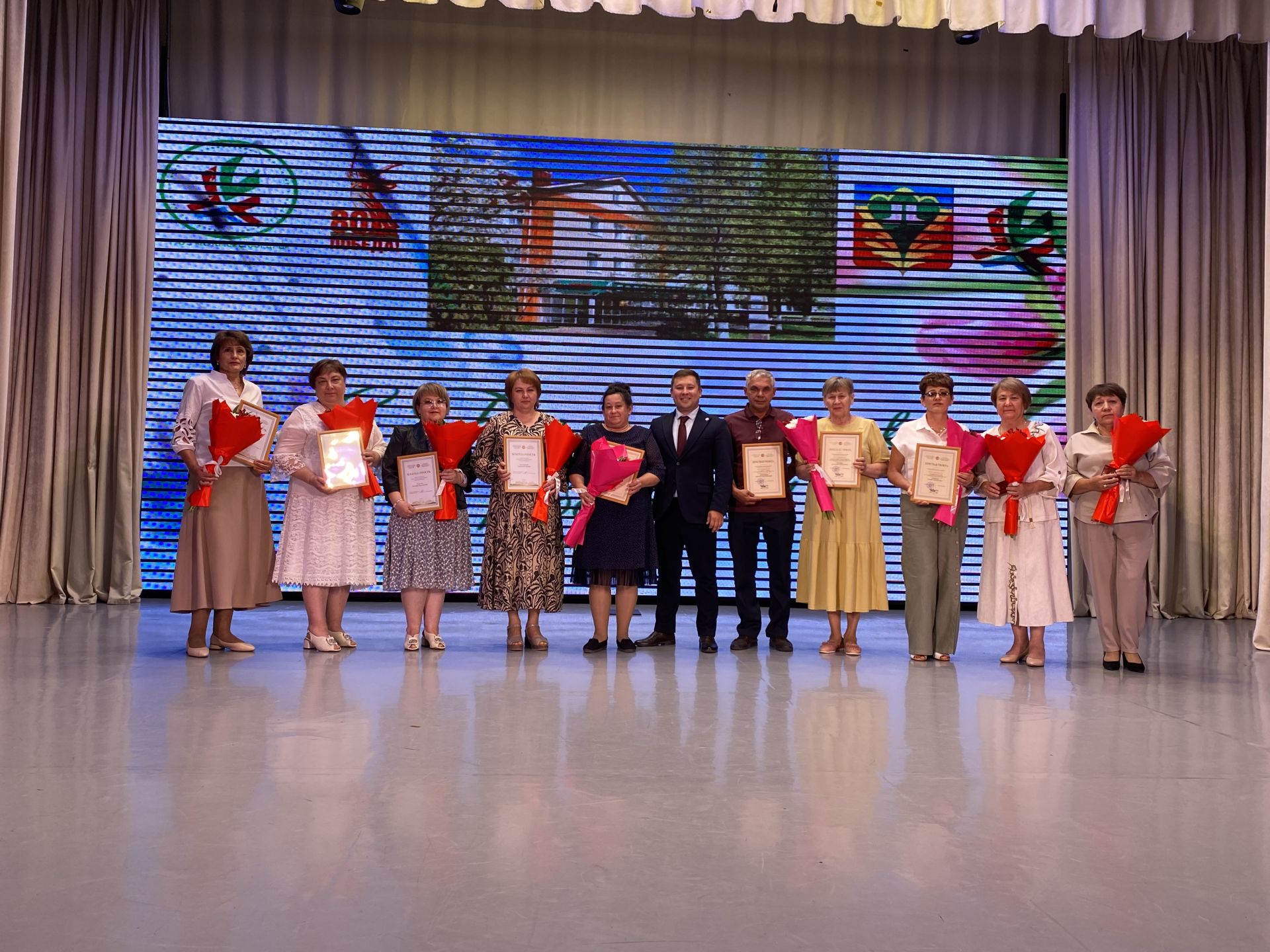 Кукмарада медицина хезмәткәрләре һөнәри бәйрәмнәрен билгеләп үтте