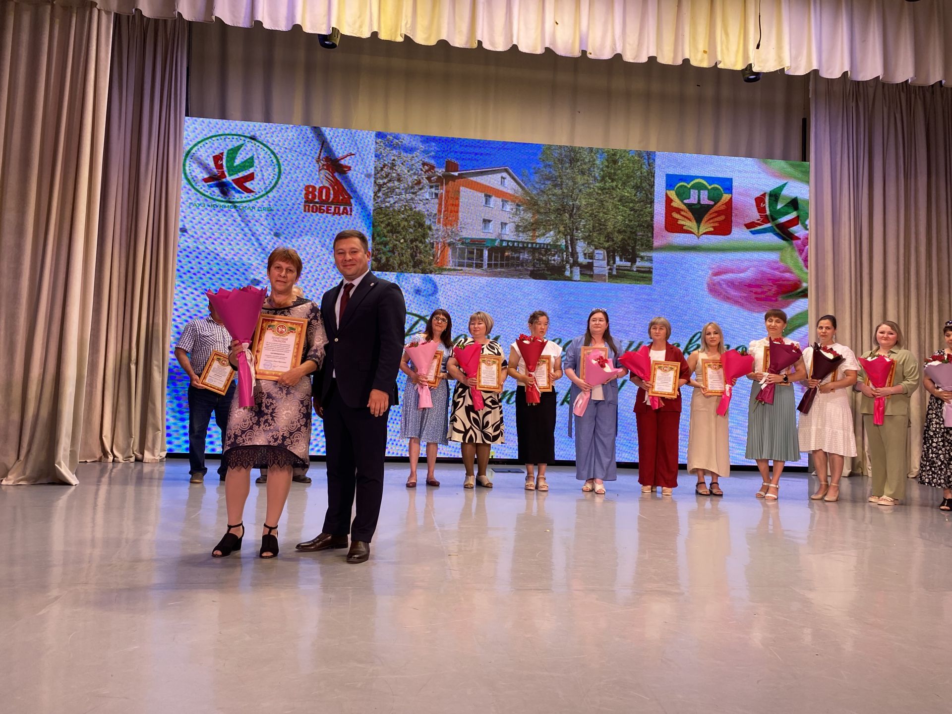 Кукмарада медицина хезмәткәрләре һөнәри бәйрәмнәрен билгеләп үтте