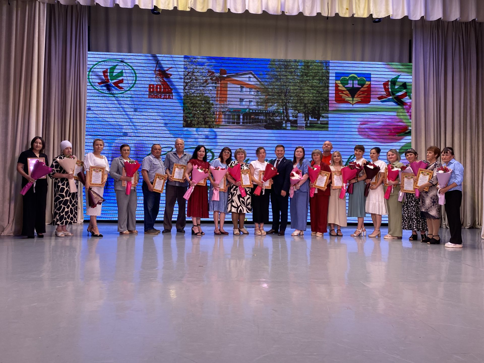 Кукмарада медицина хезмәткәрләре һөнәри бәйрәмнәрен билгеләп үтте