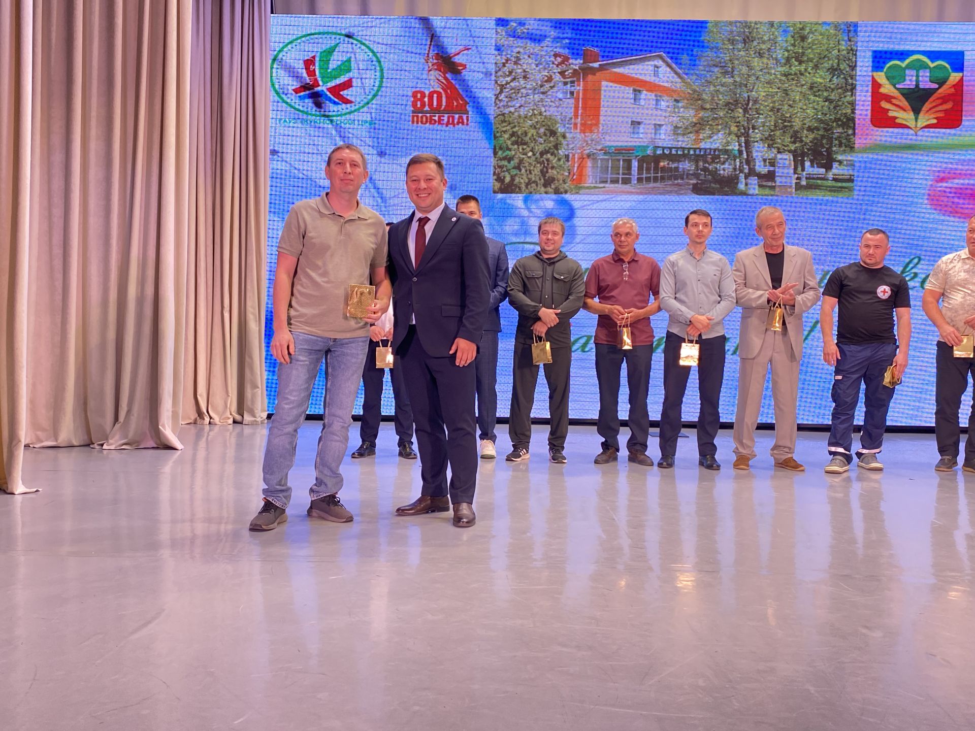 Кукмарада медицина хезмәткәрләре һөнәри бәйрәмнәрен билгеләп үтте